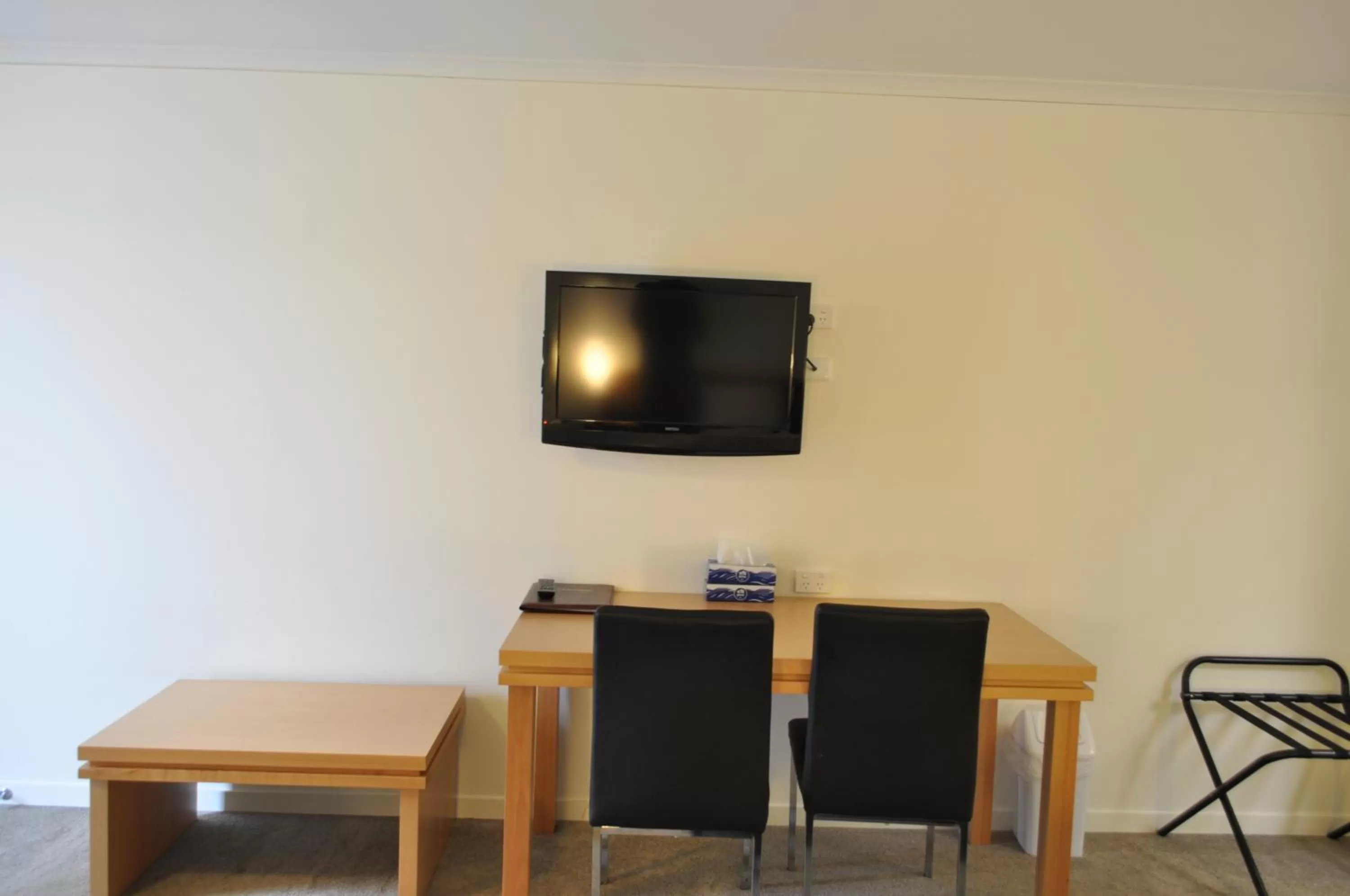 Seating area in Albury Burvale Motor Inn