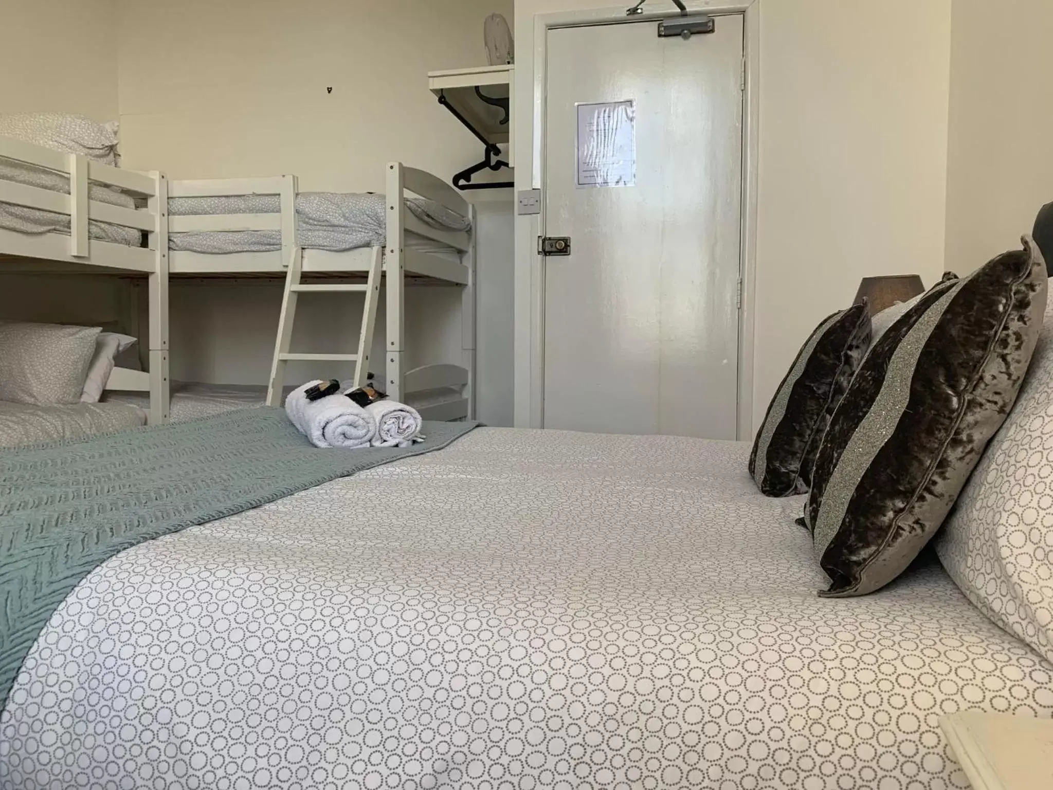 Family of 6 with Bunks in The Jubilee Hotel East - with Spa Facilities & Smokehouse - NEWLY REFURBISHED FACILITIES Family of 6 with Bunks in The Jubilee Hotel East - with Spa Facilities & Smokehouse - NEWLY REFURBISHED FACILITIES