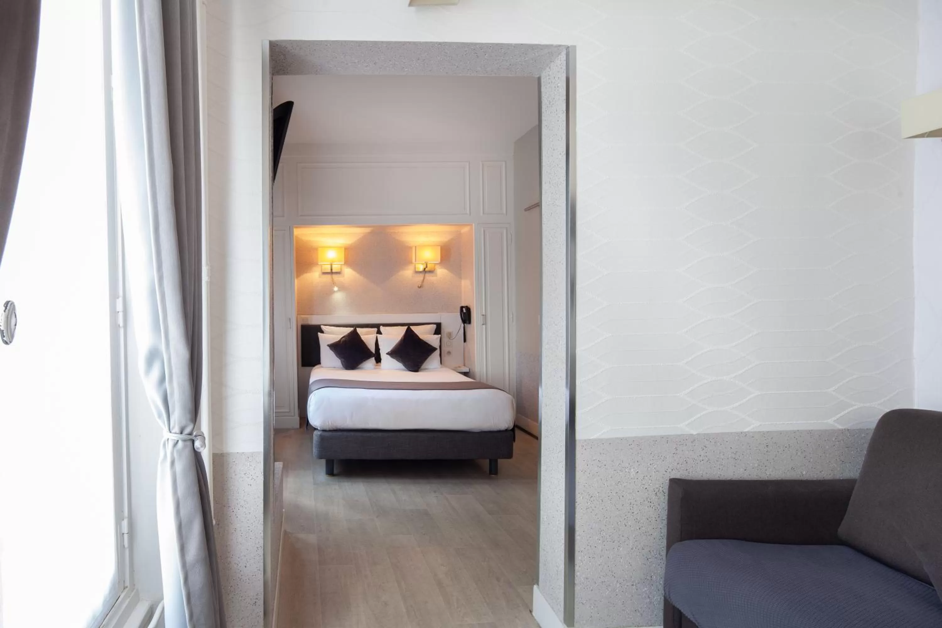 Bed in HOTEL DE PARIS MONTPARNASSE