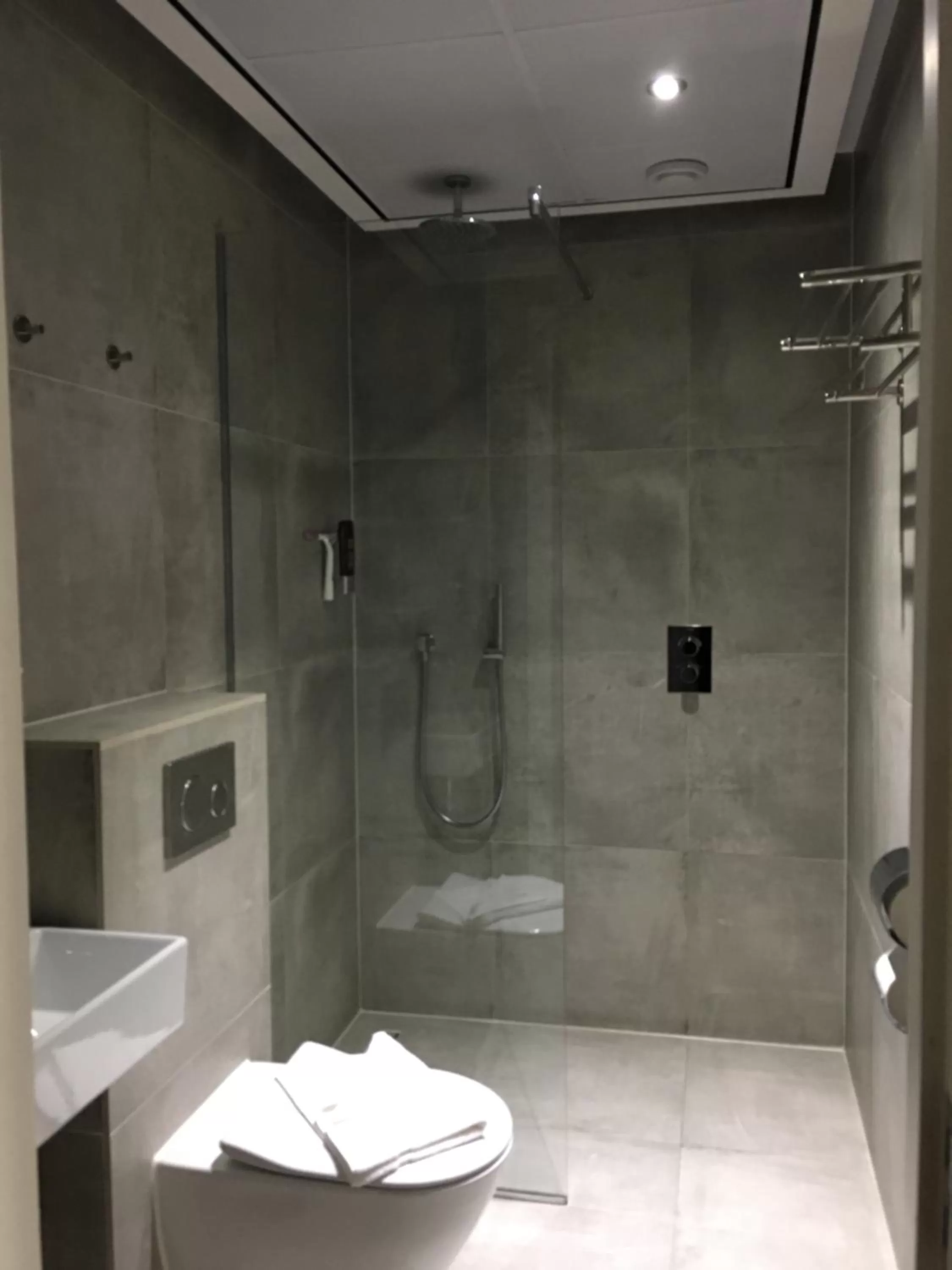 Shower in Hotel Mosaic City Centre