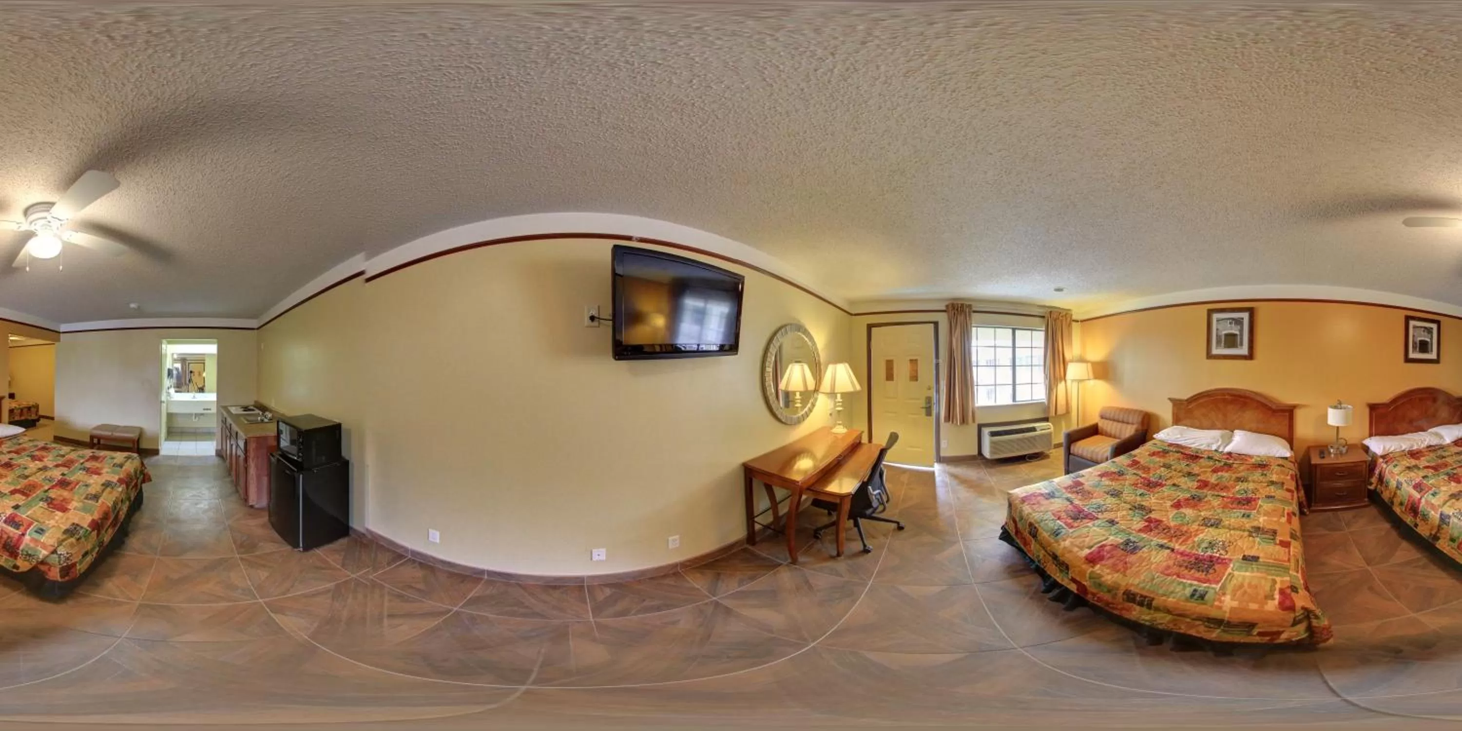 TV and multimedia, Bed in Deluxe Inn and Suites