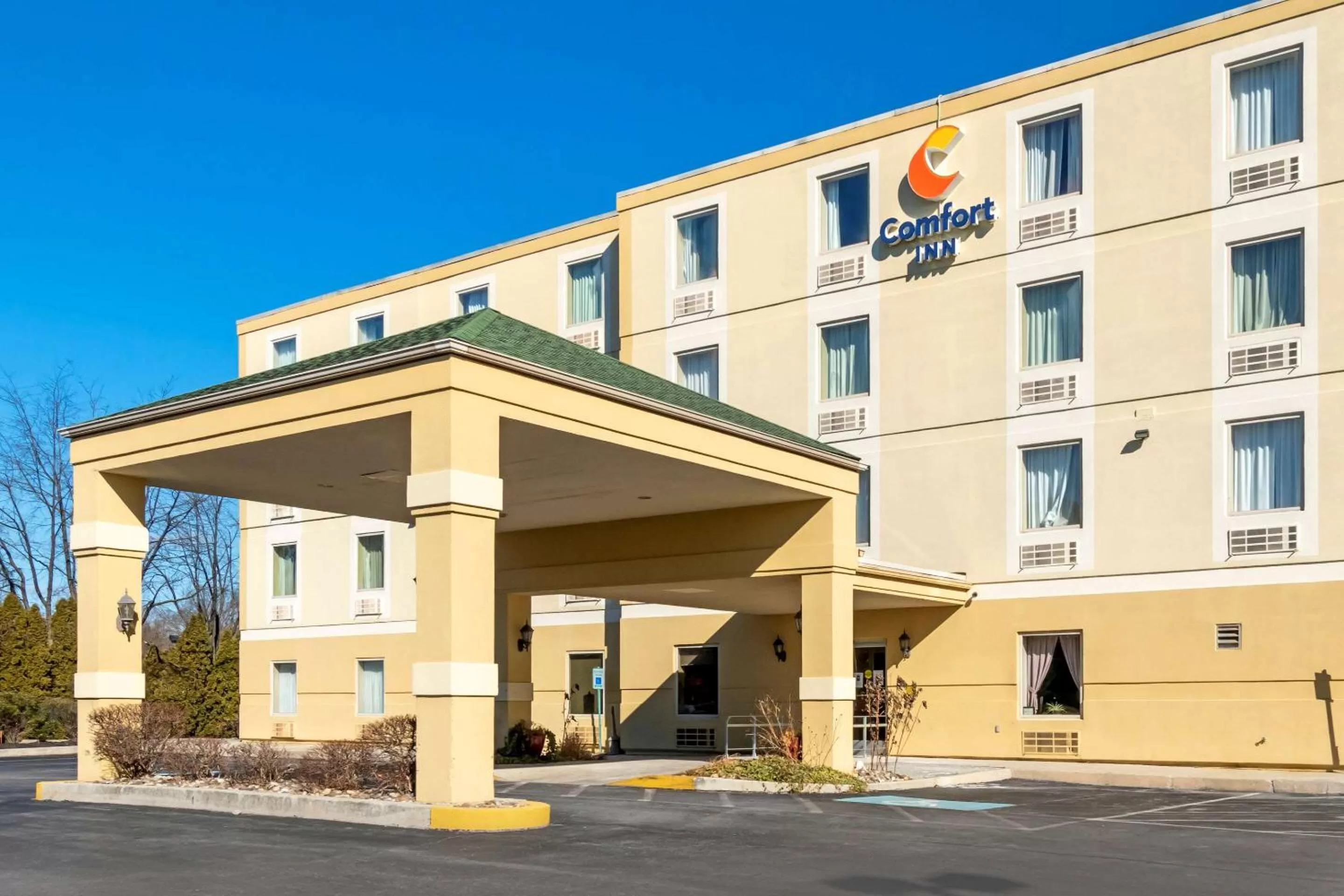 Property building in Comfort Inn Mechanicsburg - Harrisburg South