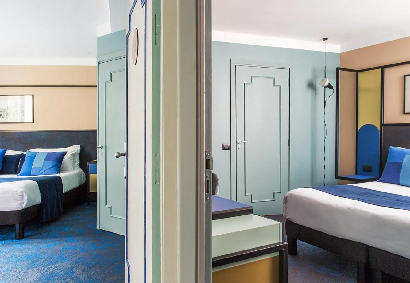 Photo of the whole room, Bed in Hôtel les Cigales