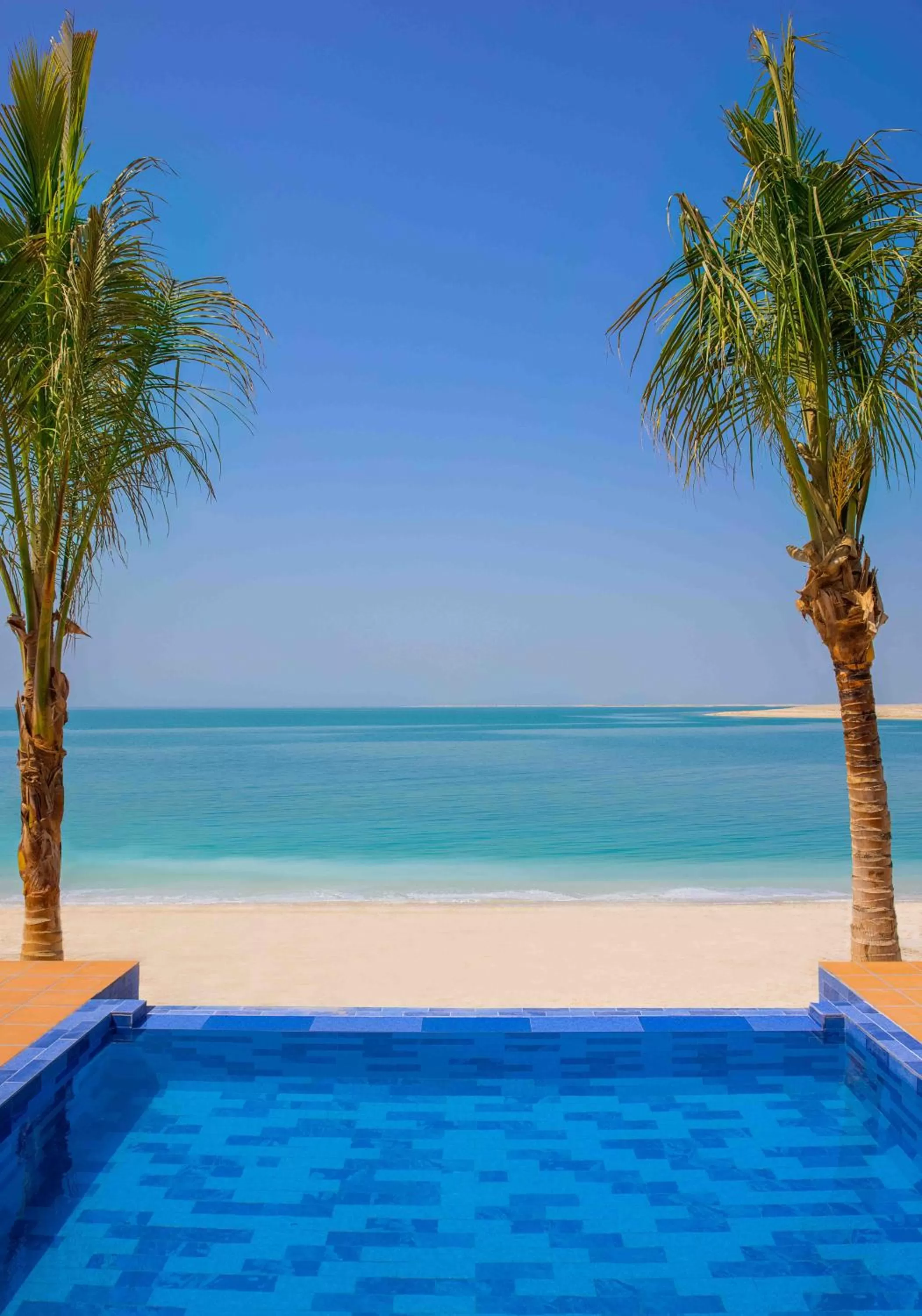 Beach in Anantara World Islands Dubai Resort