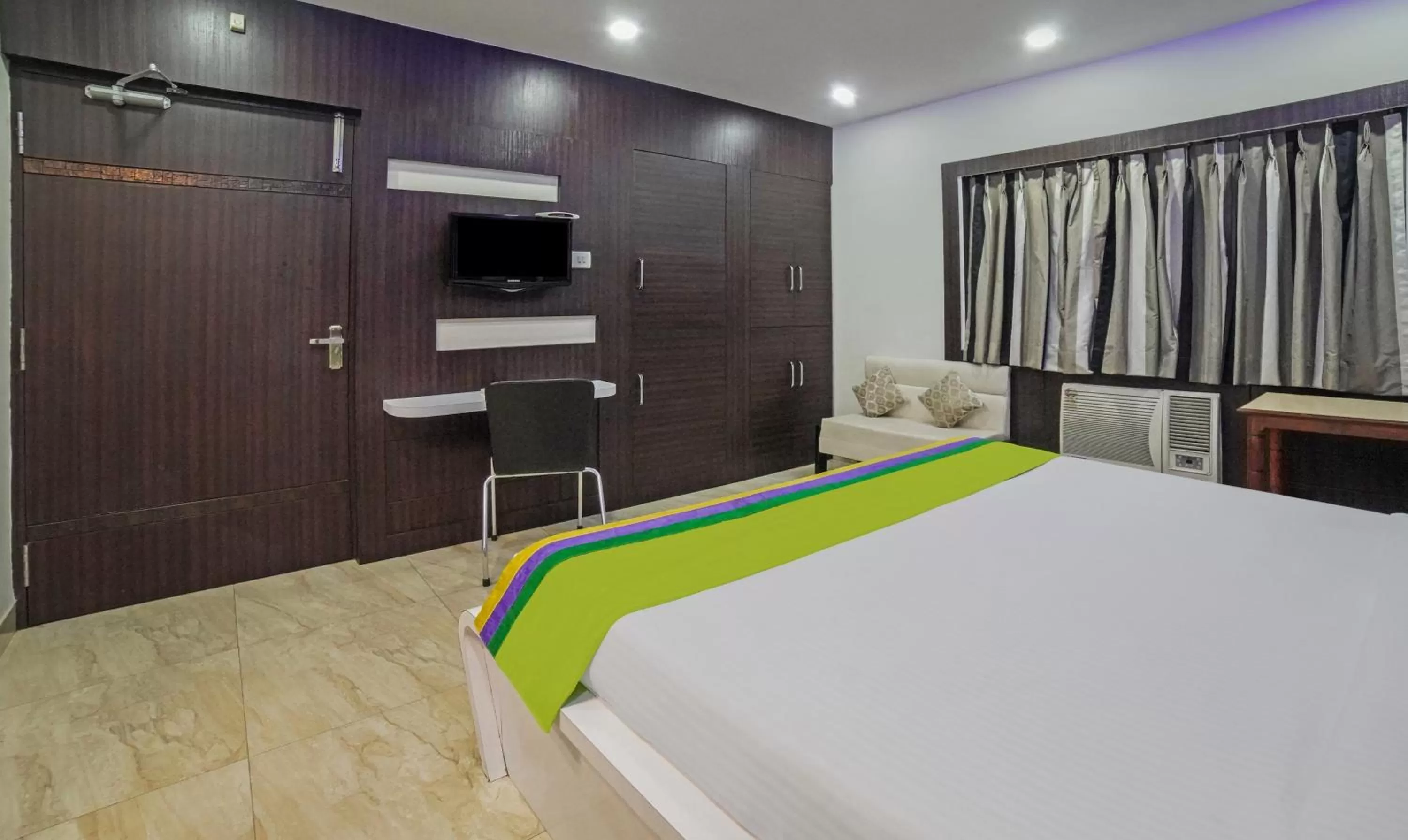 TV and multimedia, Bed in Treebo Trend South Park Bistupur