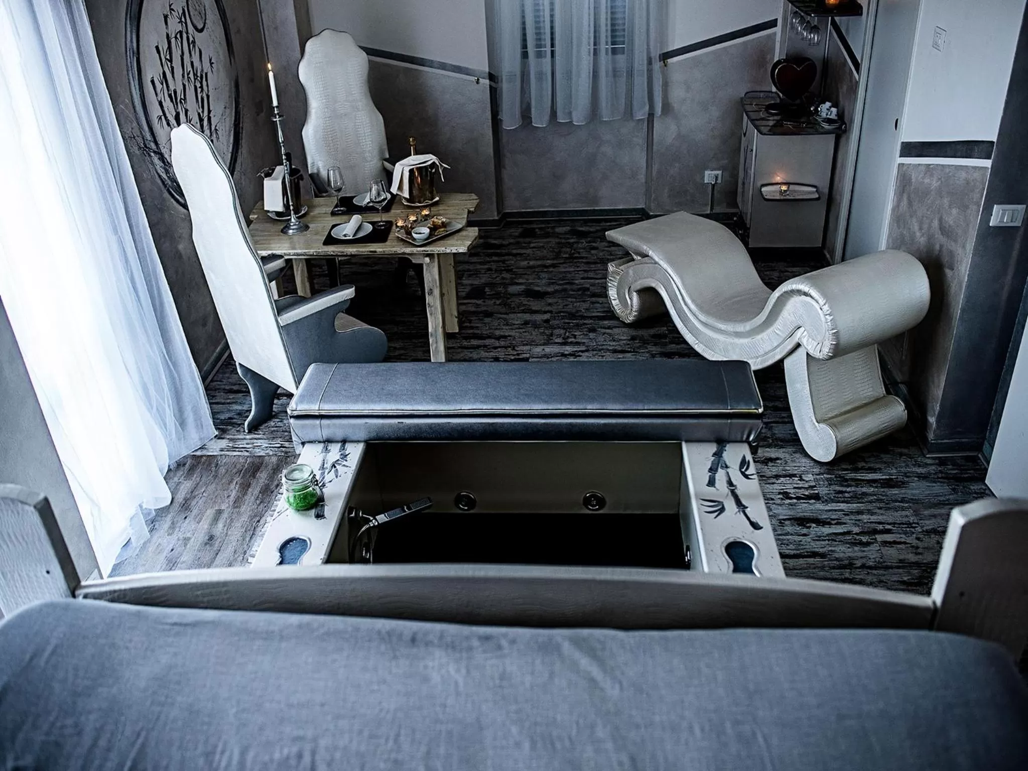 Hot Tub in Hotel Butterfly