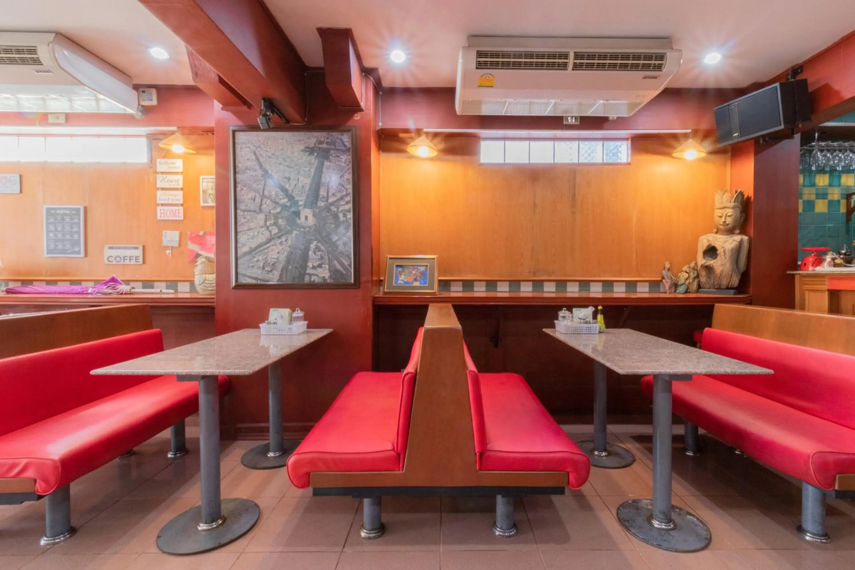 Restaurant/places to eat in Rendezvous Oldtown Chiangmai