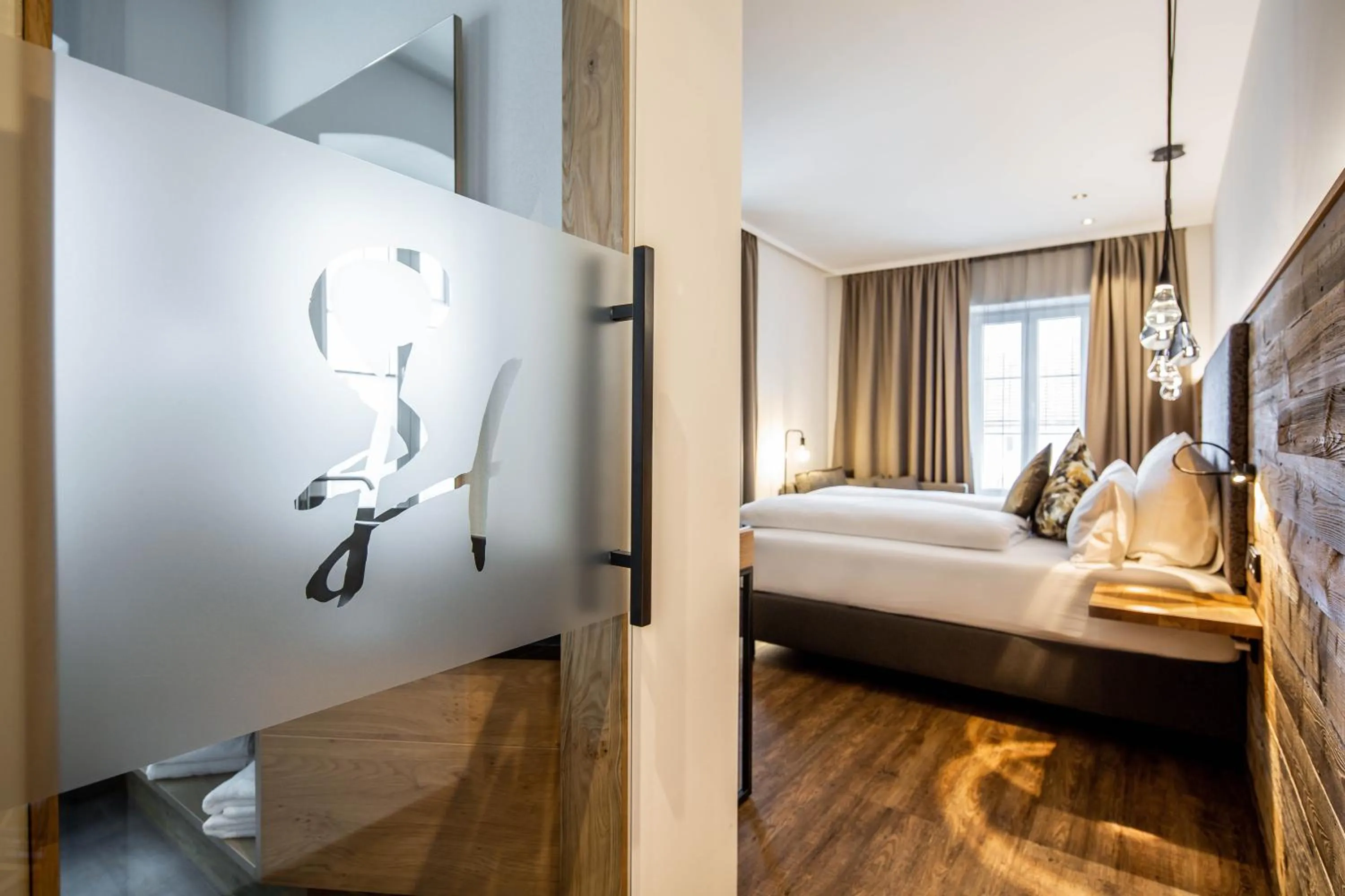 Photo of the whole room, Bed in Hotel Zum Stemplinger Hansl