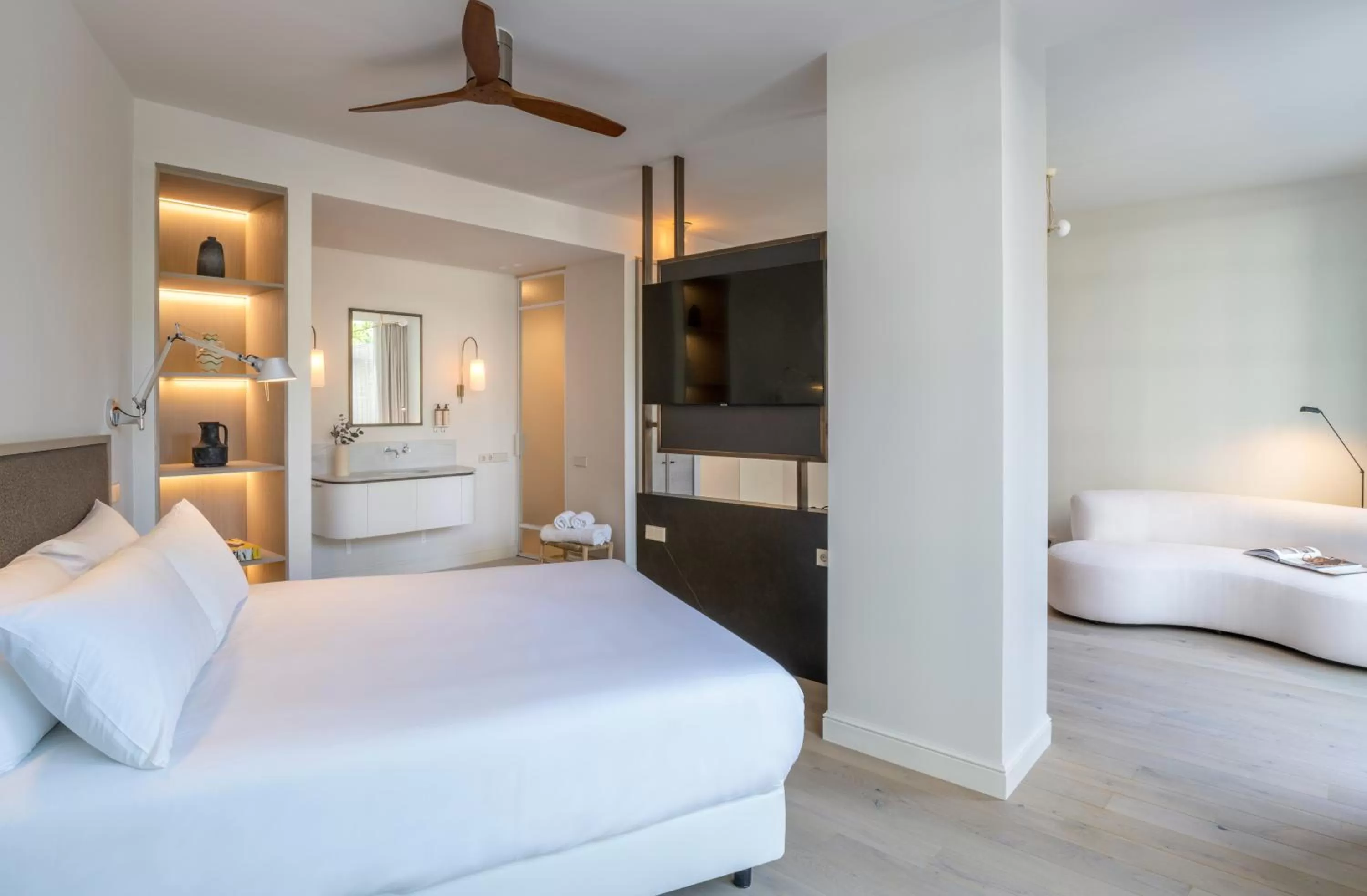 Photo of the whole room, Bed in Mercure Benidorm