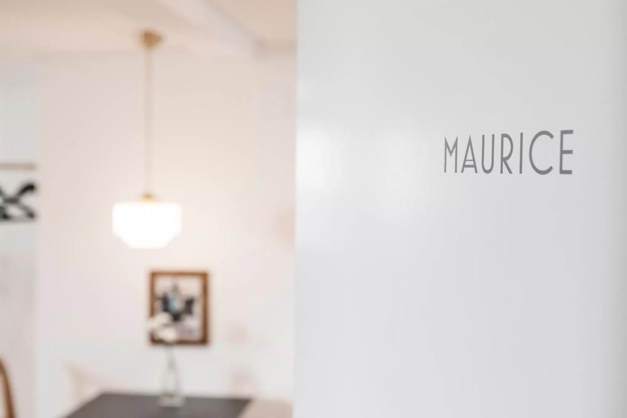 Photo of the whole room in Montmartre