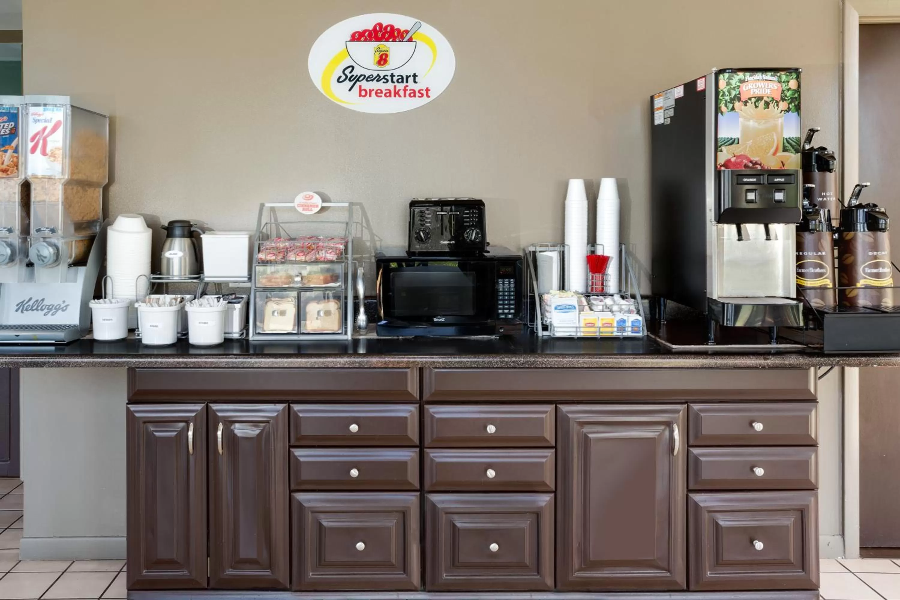 Food and drinks in Super 8 by Wyndham St. Augustine