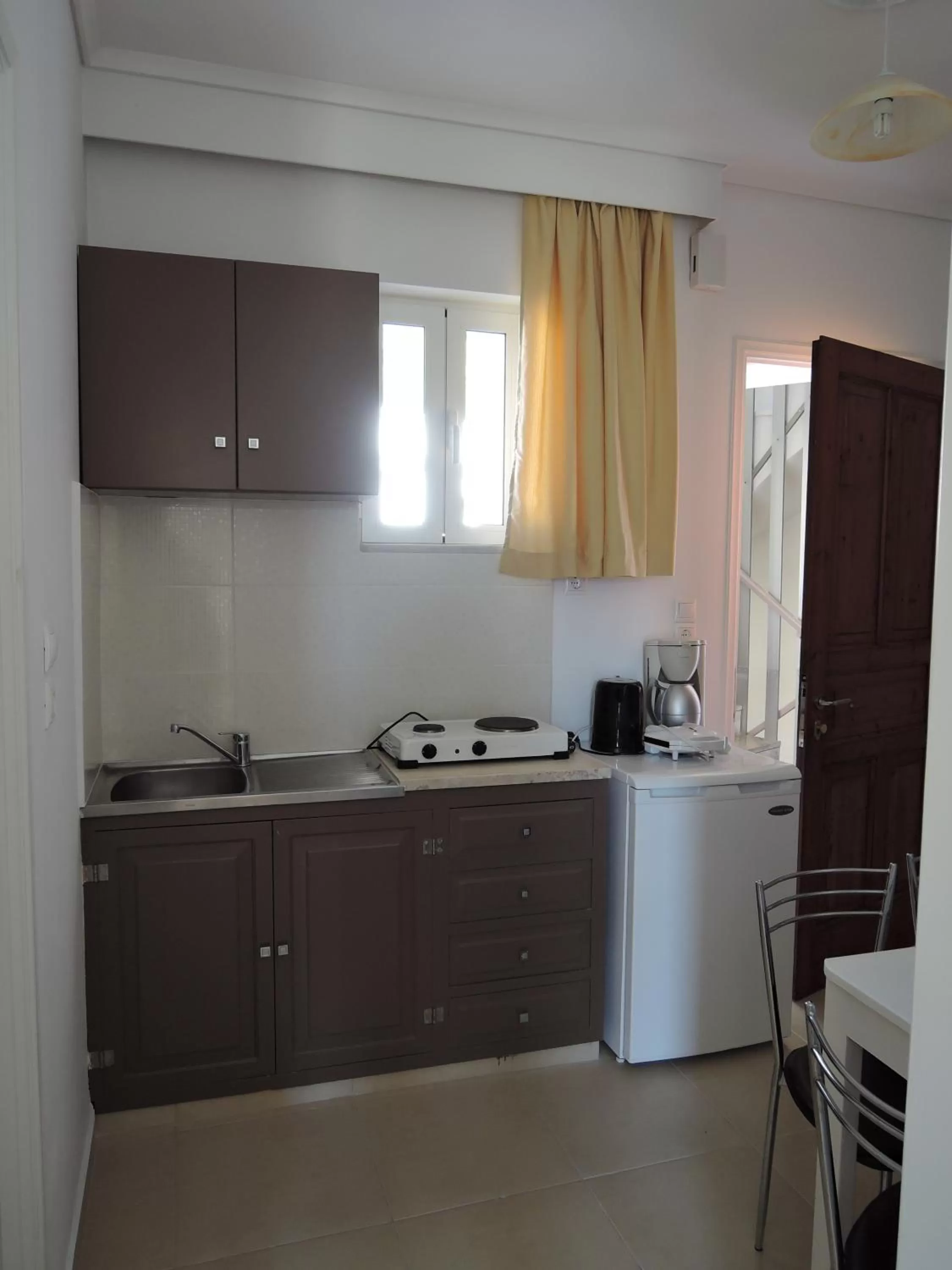 Kitchen or kitchenette in Fantasia Hotel Apartments