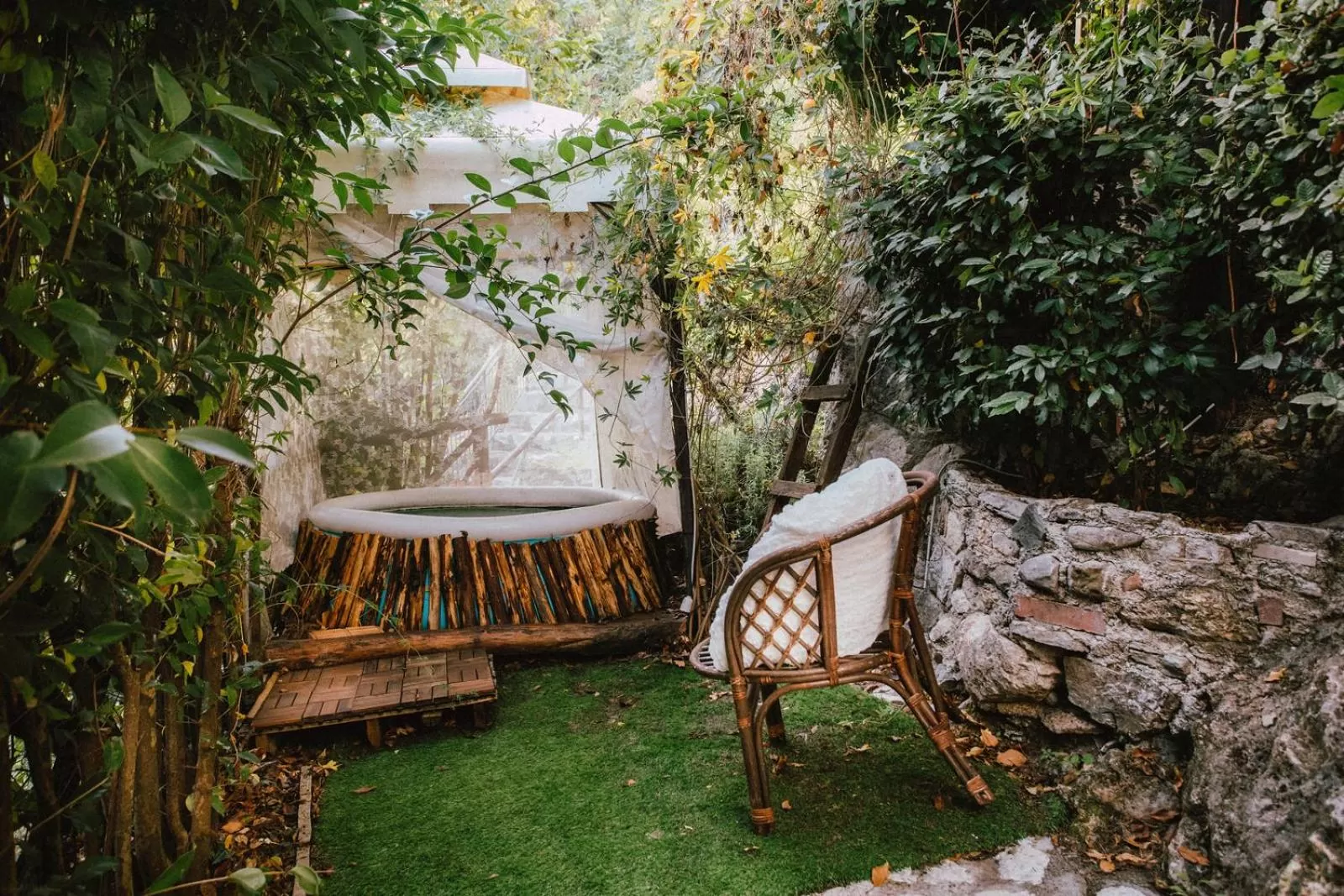 Swimming pool in B&B La Voce del Fiume Dimora storica di Charme