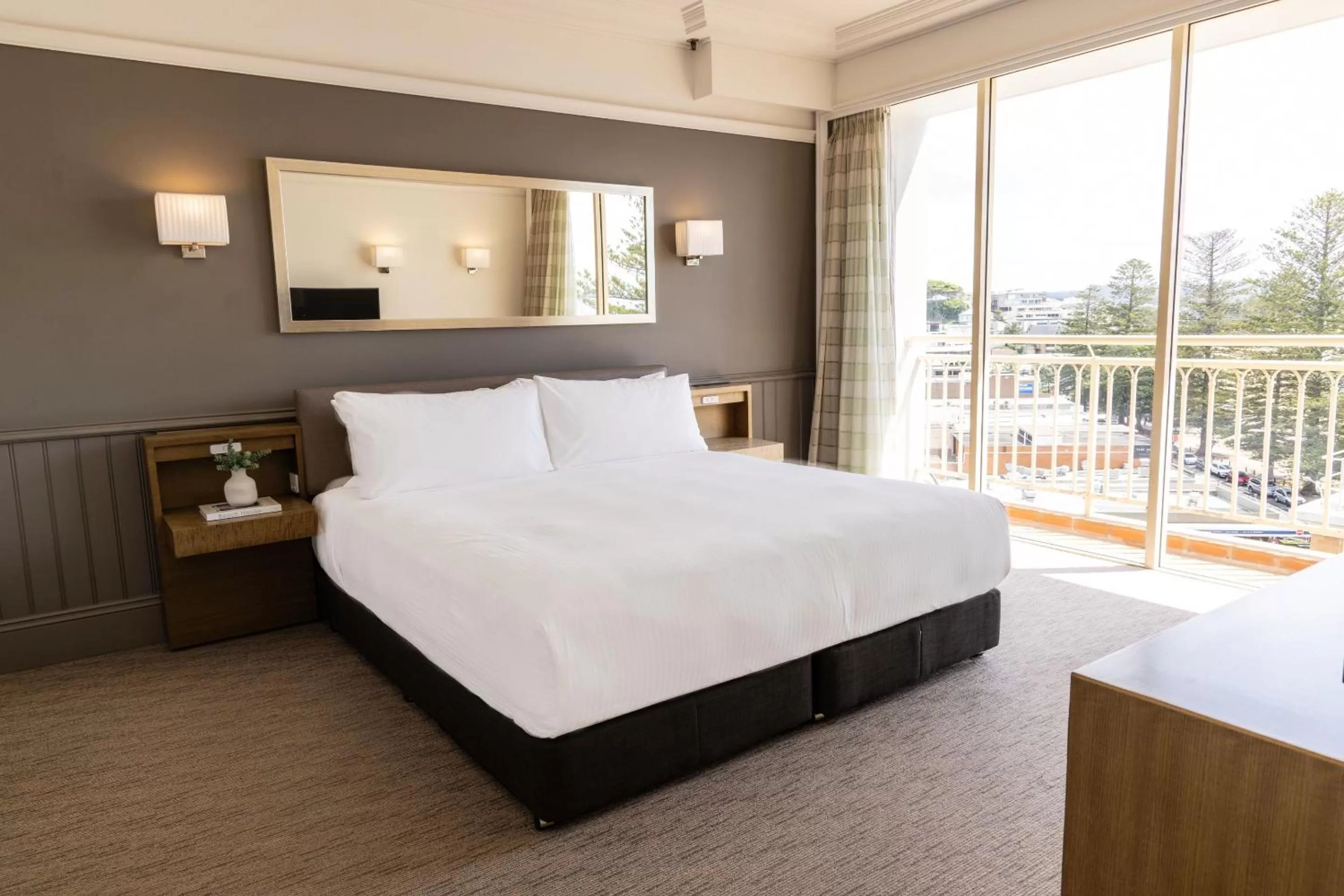 Photo of the whole room, Bed in Crowne Plaza Terrigal Pacific by IHG