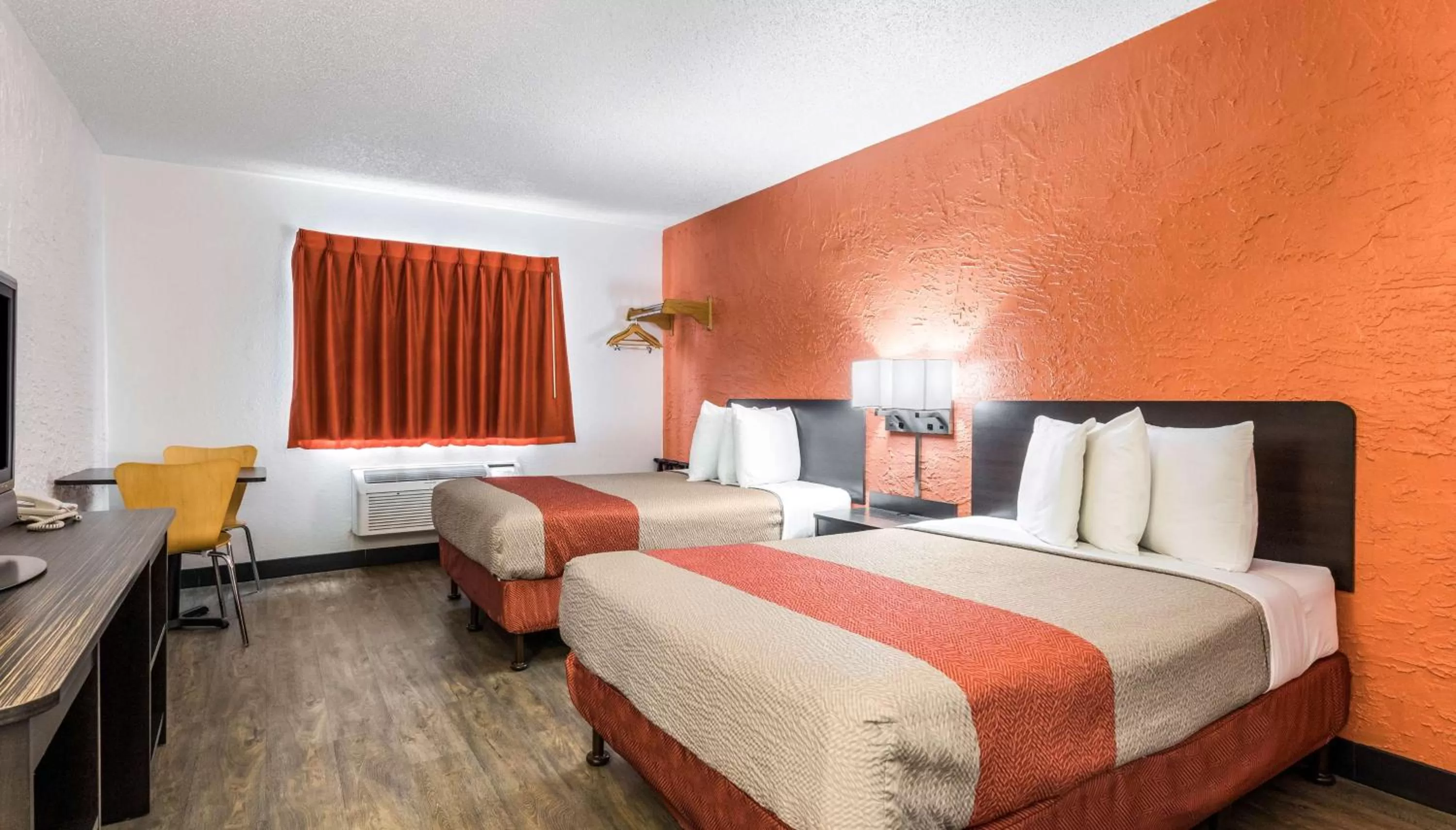 Bedroom, Bed in Motel 6-Elk Grove Village, IL