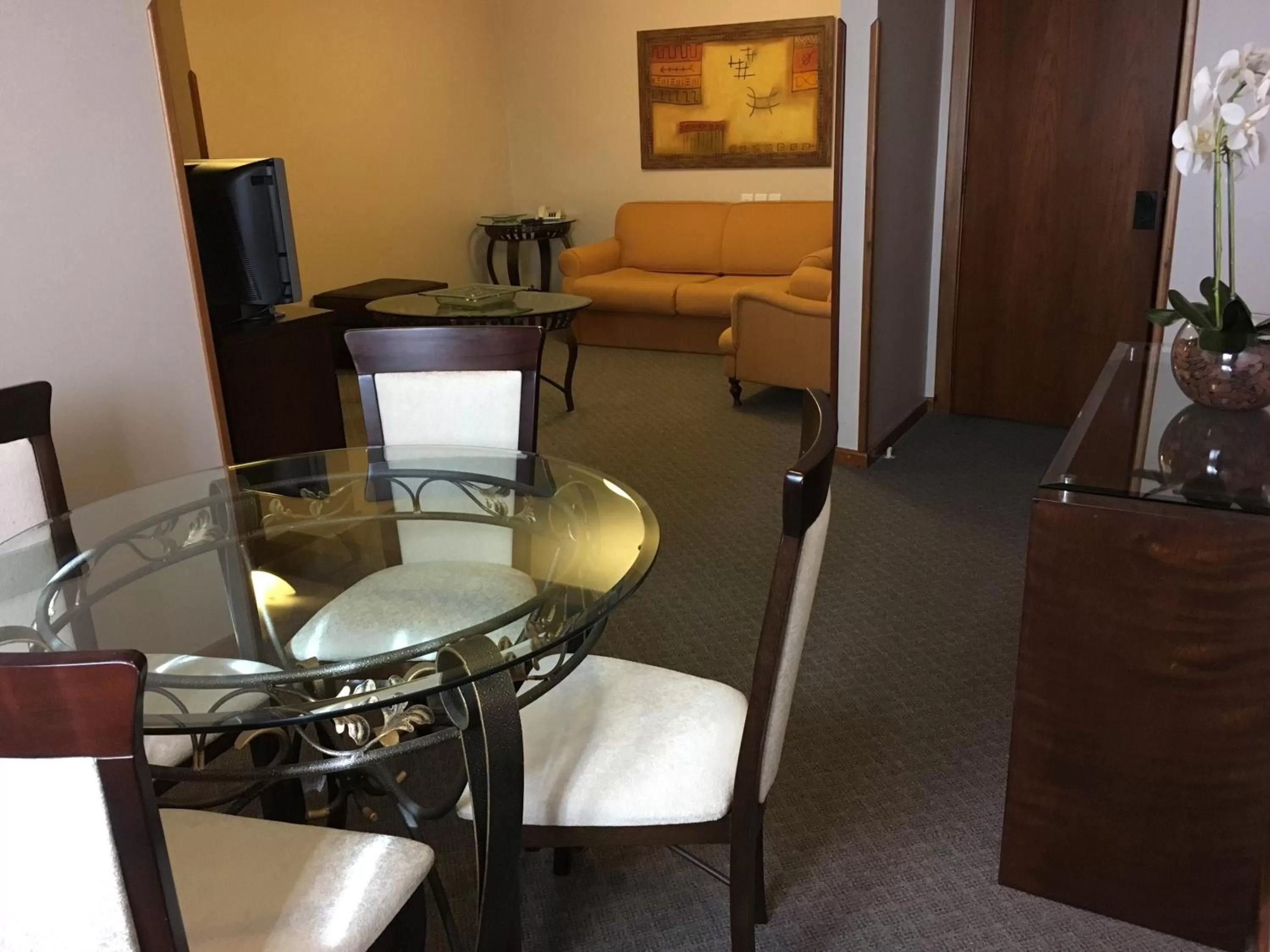 Dining area in Farina Park Hotel