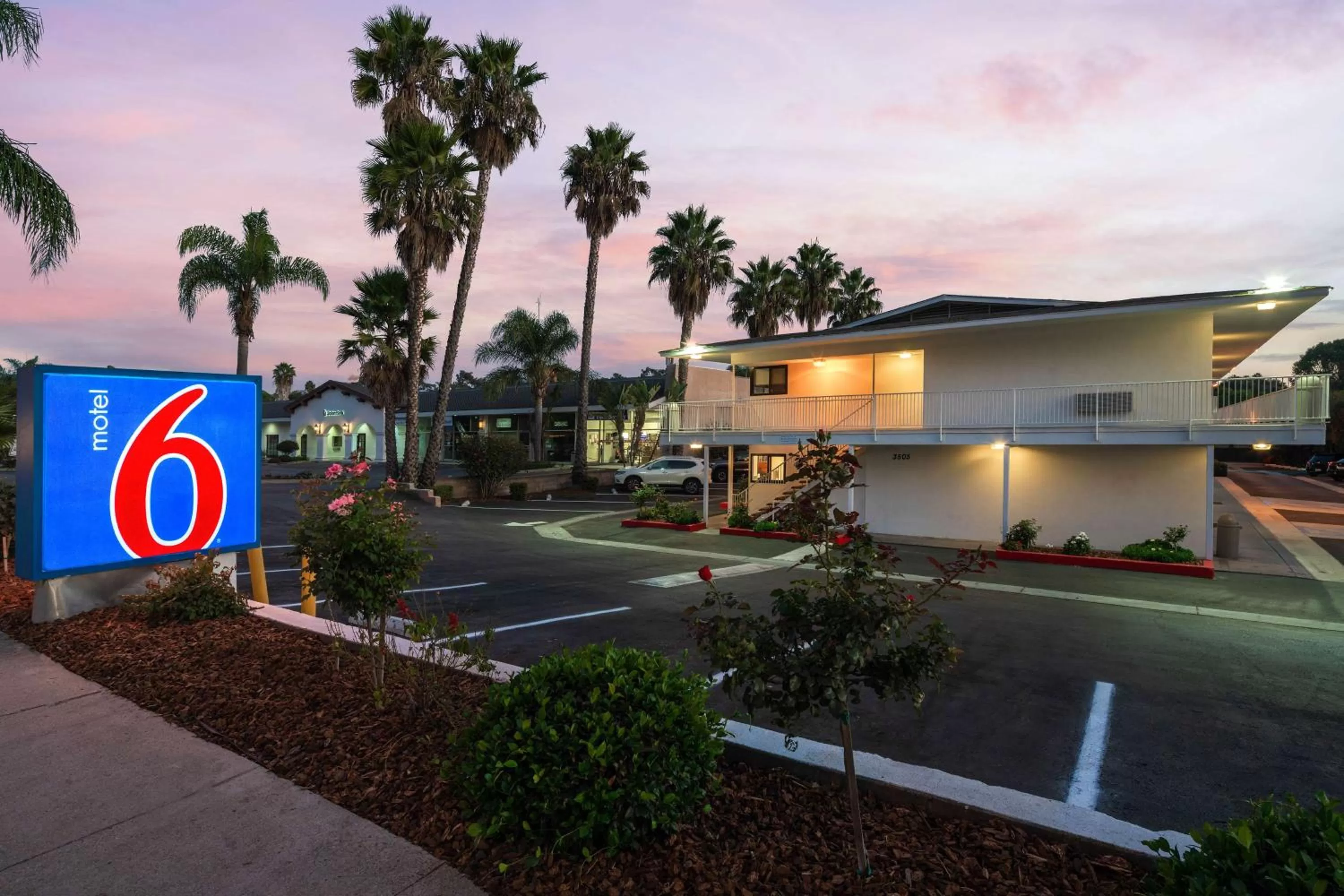 Property building in Motel 6-Santa Barbara, CA - State Street