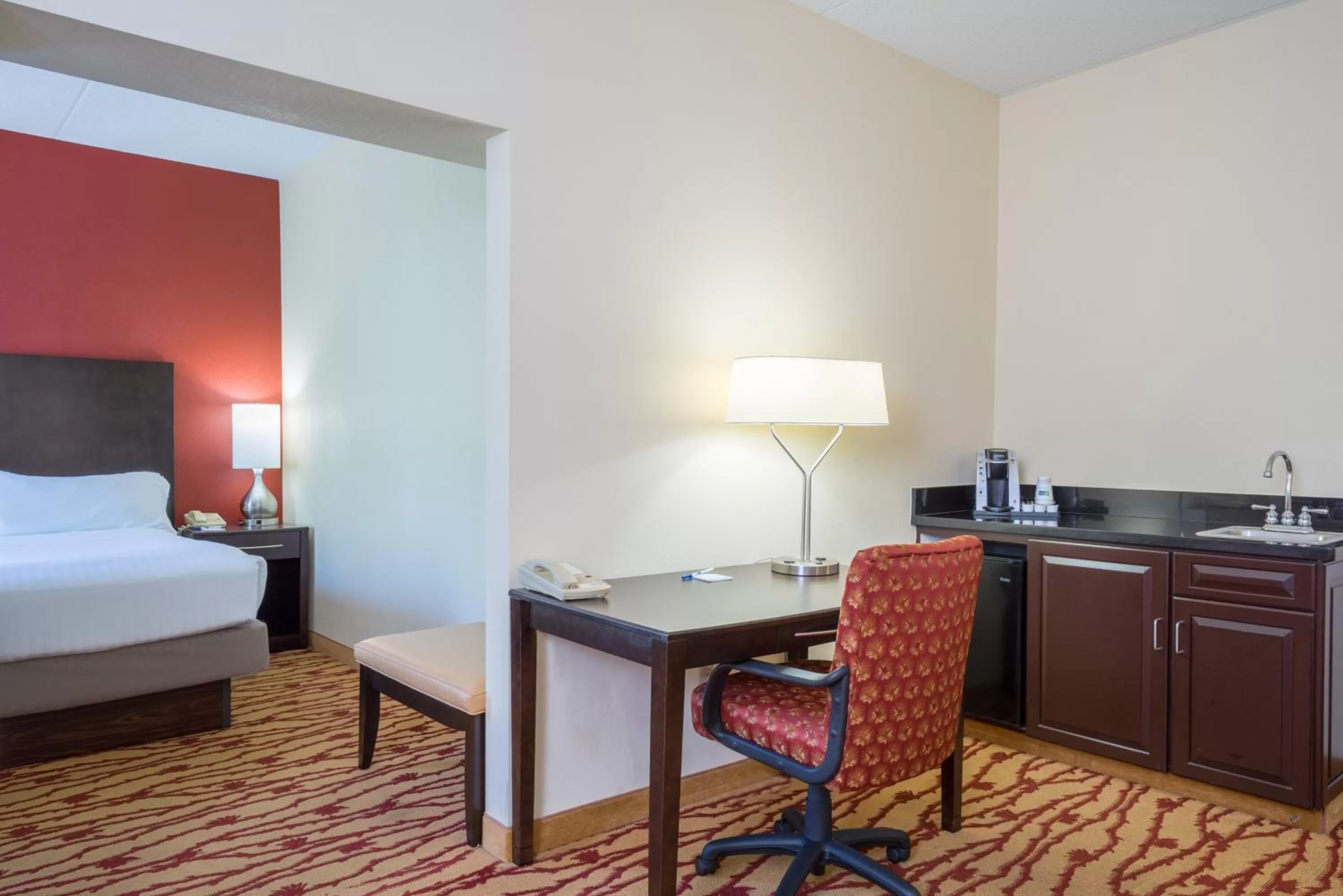 Photo of the whole room, Bed in Holiday Inn Express Hanover by IHG