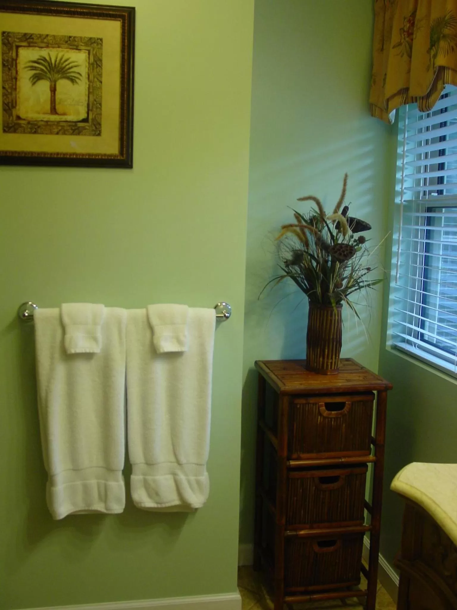 Bathroom in Brookside Mountain Mist Inn