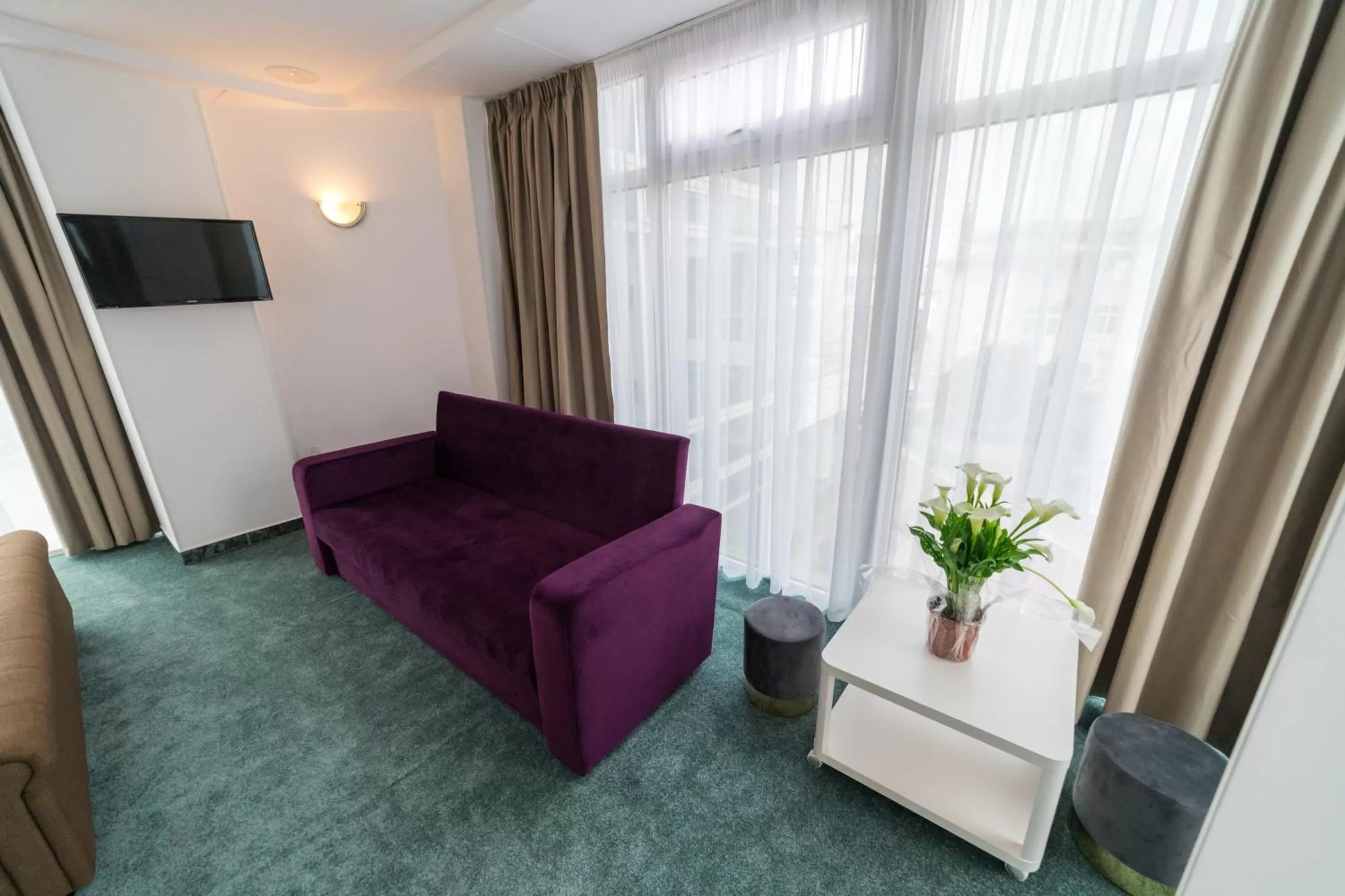 TV and multimedia, Seating Area in Avenue Palm Eforie - Avenue Hotels