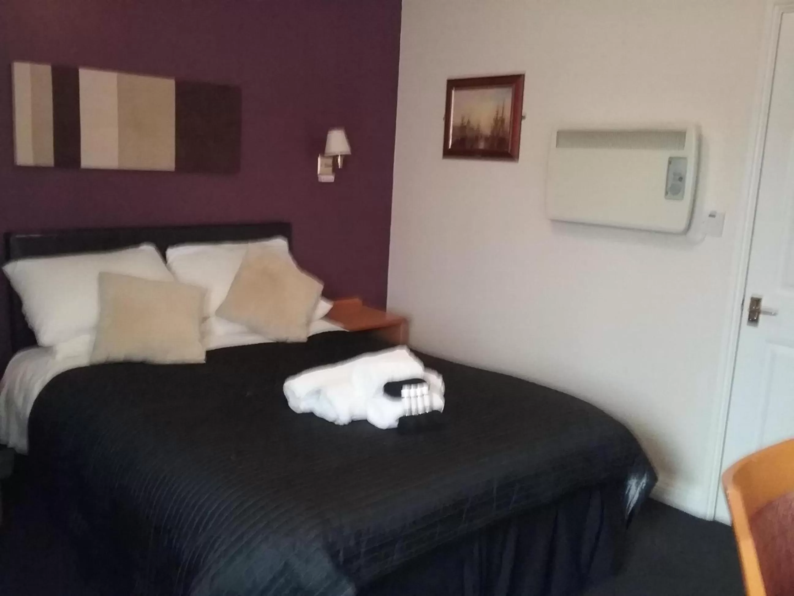 Bedroom, Bed in The Prince Consort