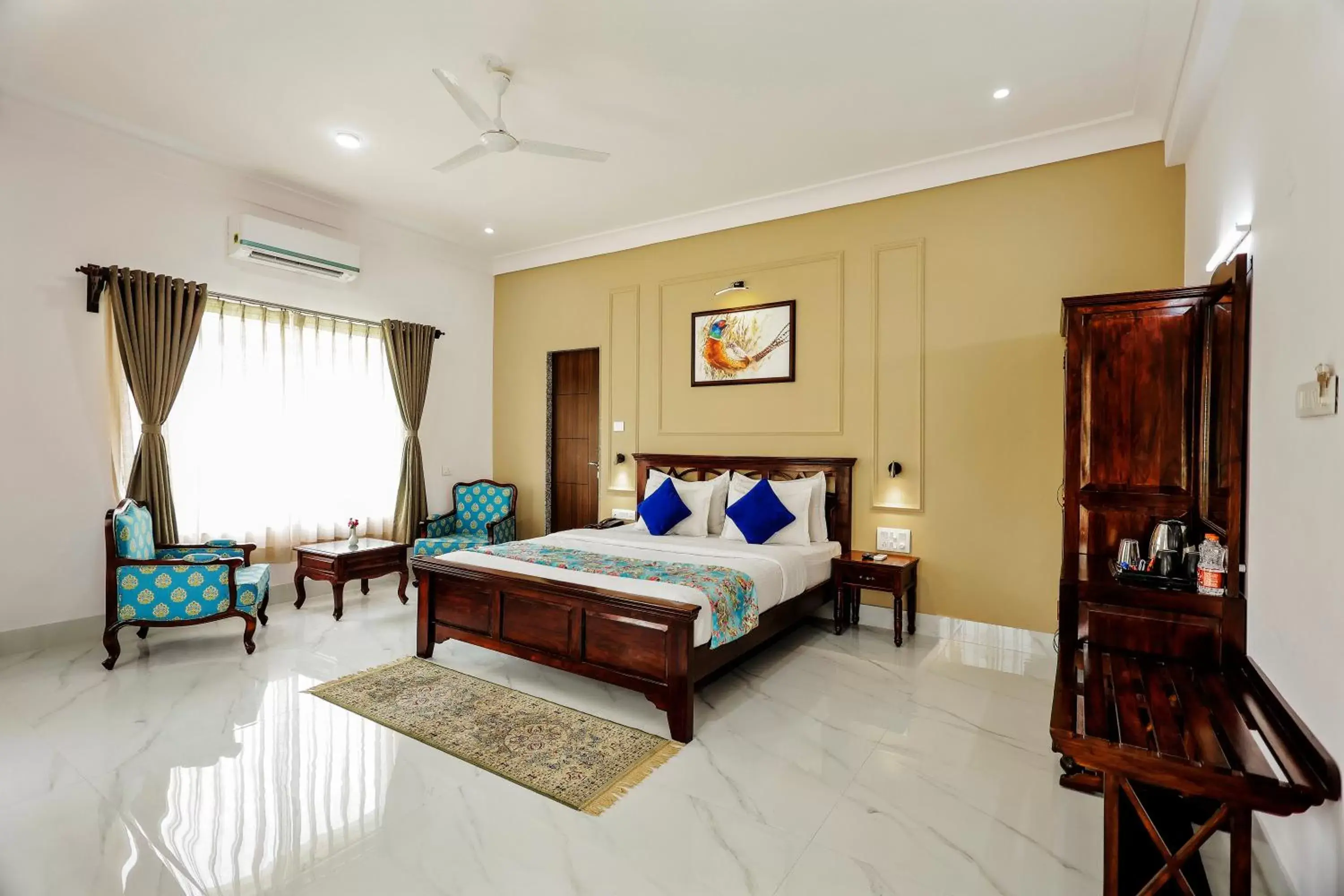 Royal Room: Complimentary Pick up from Railway Station, Welcome Drink, F&B Discount 10% in Revaas Lake View Boutique Stay Royal Room: Complimentary Pick up from Railway Station, Welcome Drink, F&B Discount 10% in Revaas Lake View Boutique Stay