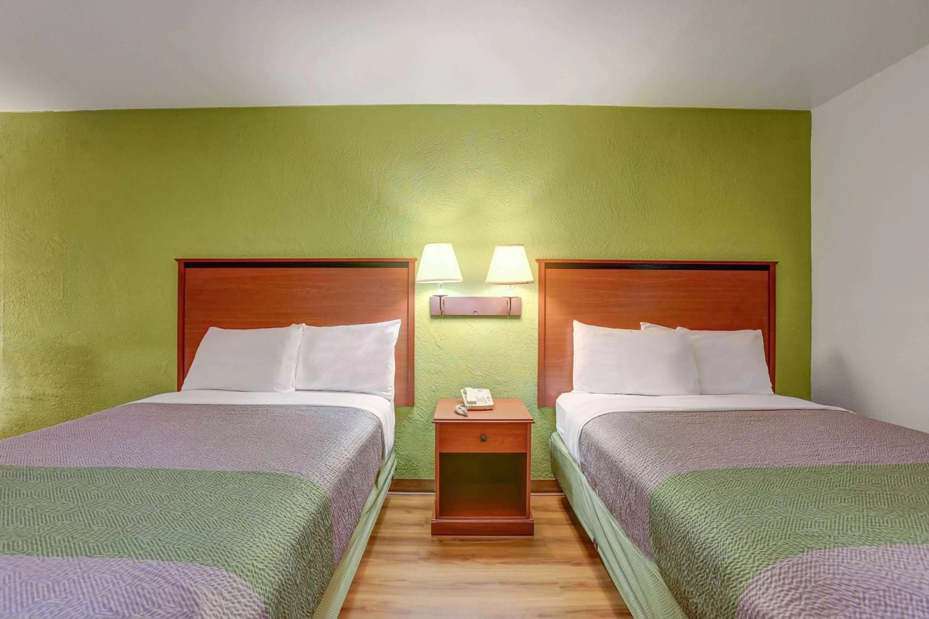 Deluxe Quadruple Room - Smoking in Econo Lodge