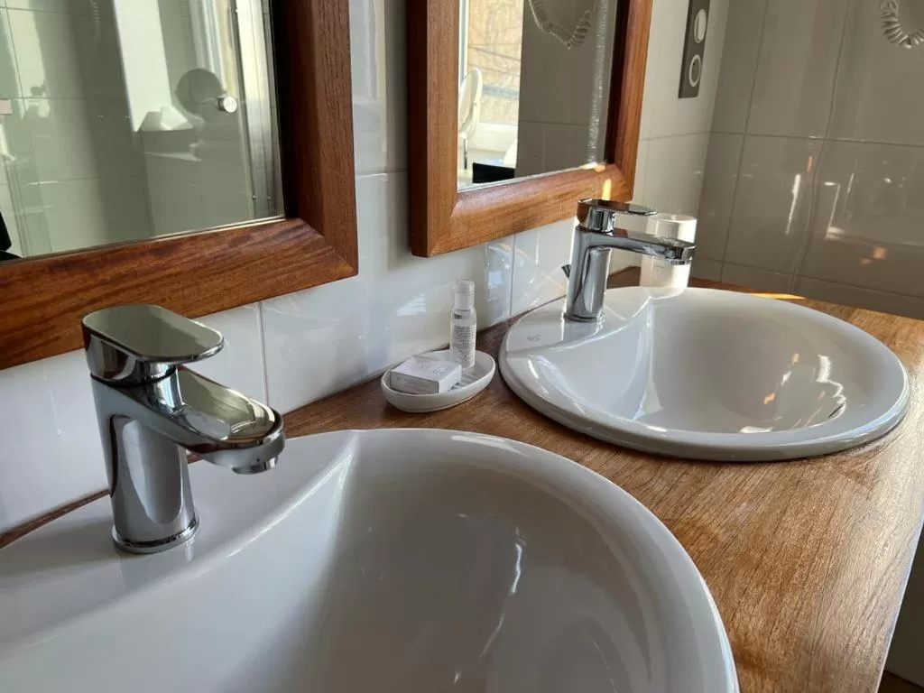 Bathroom in Chambres d'Hôtes Mado et Lulu