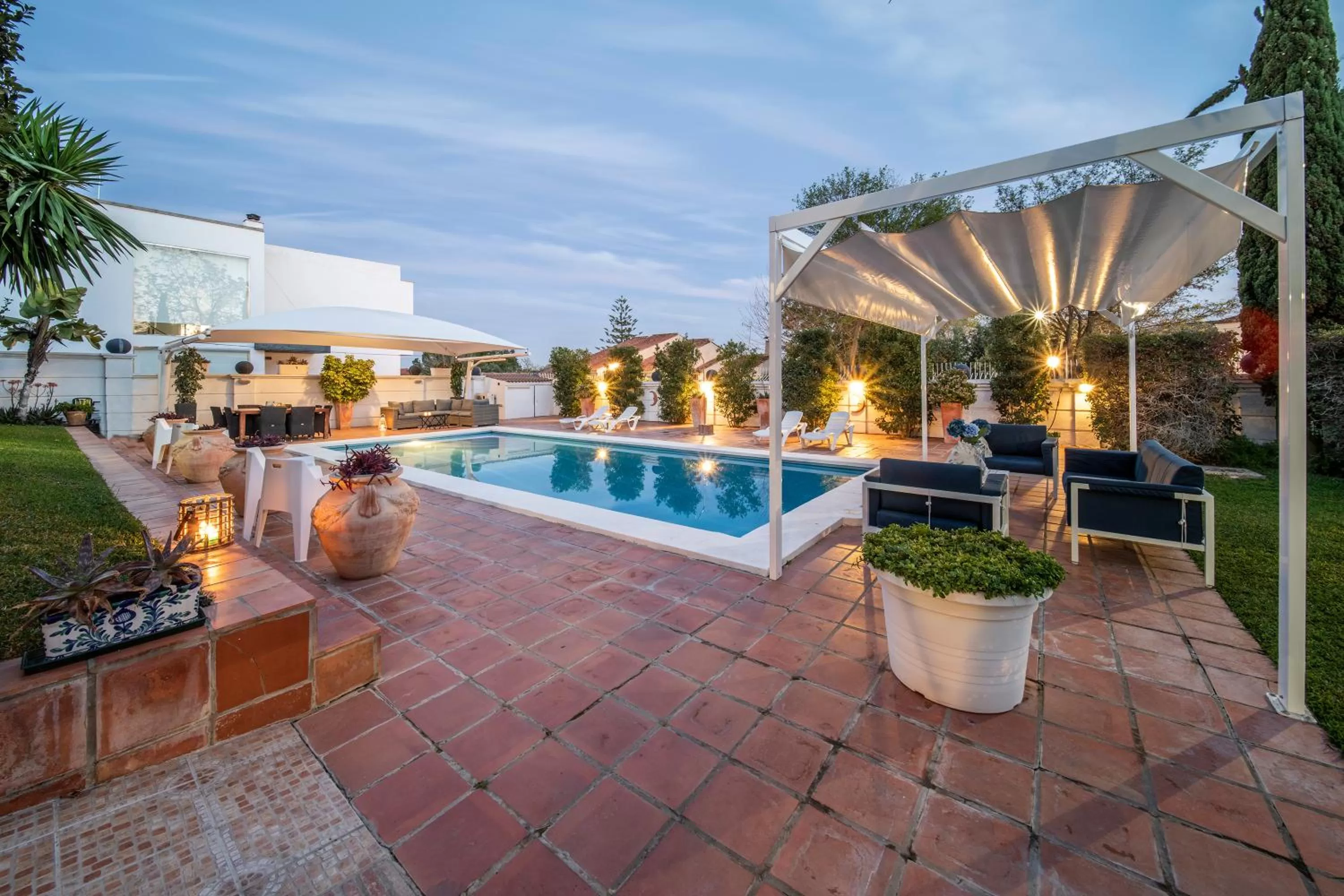 Swimming pool in Hotel B&B Casa Arena Sevilla