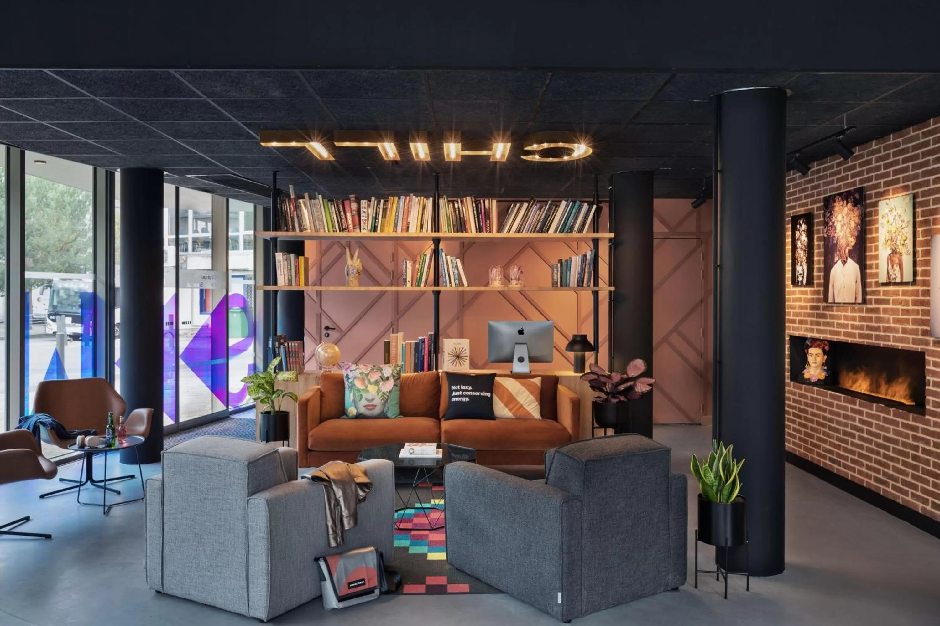 Lobby or reception in Moxy Amiens