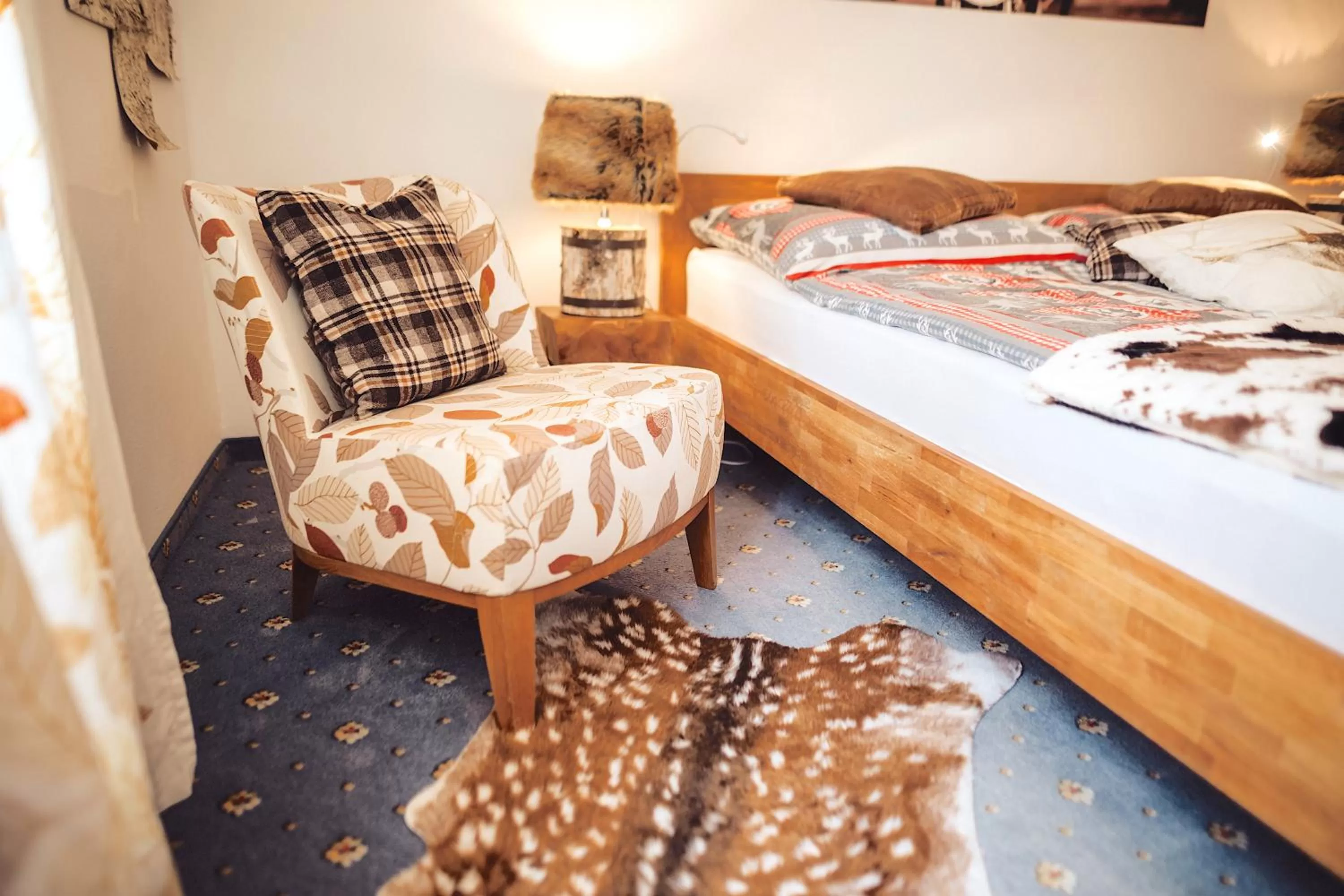 Bed, Seating Area in Das Hotel Stern 24h self-check-in