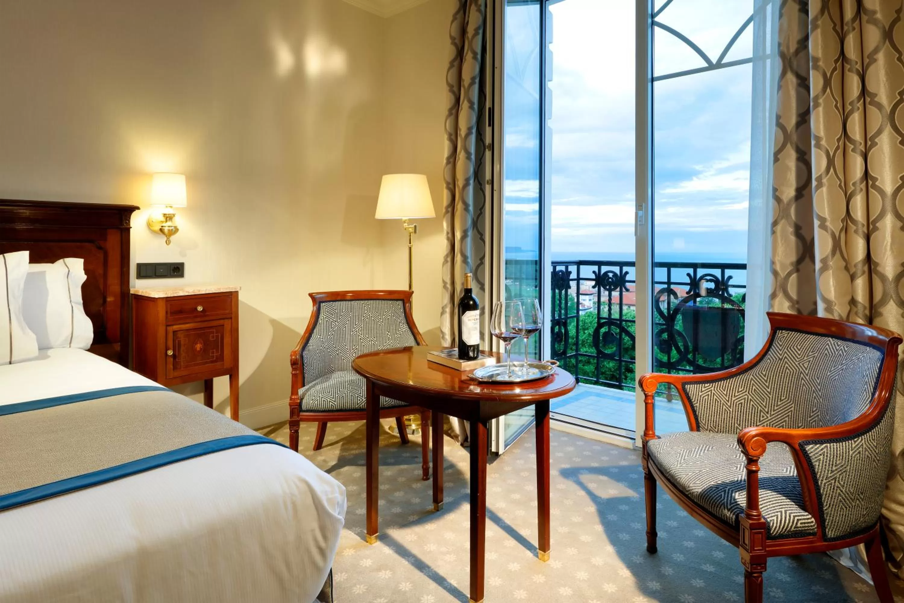 Photo of the whole room, Bed in Eurostars Hotel Real