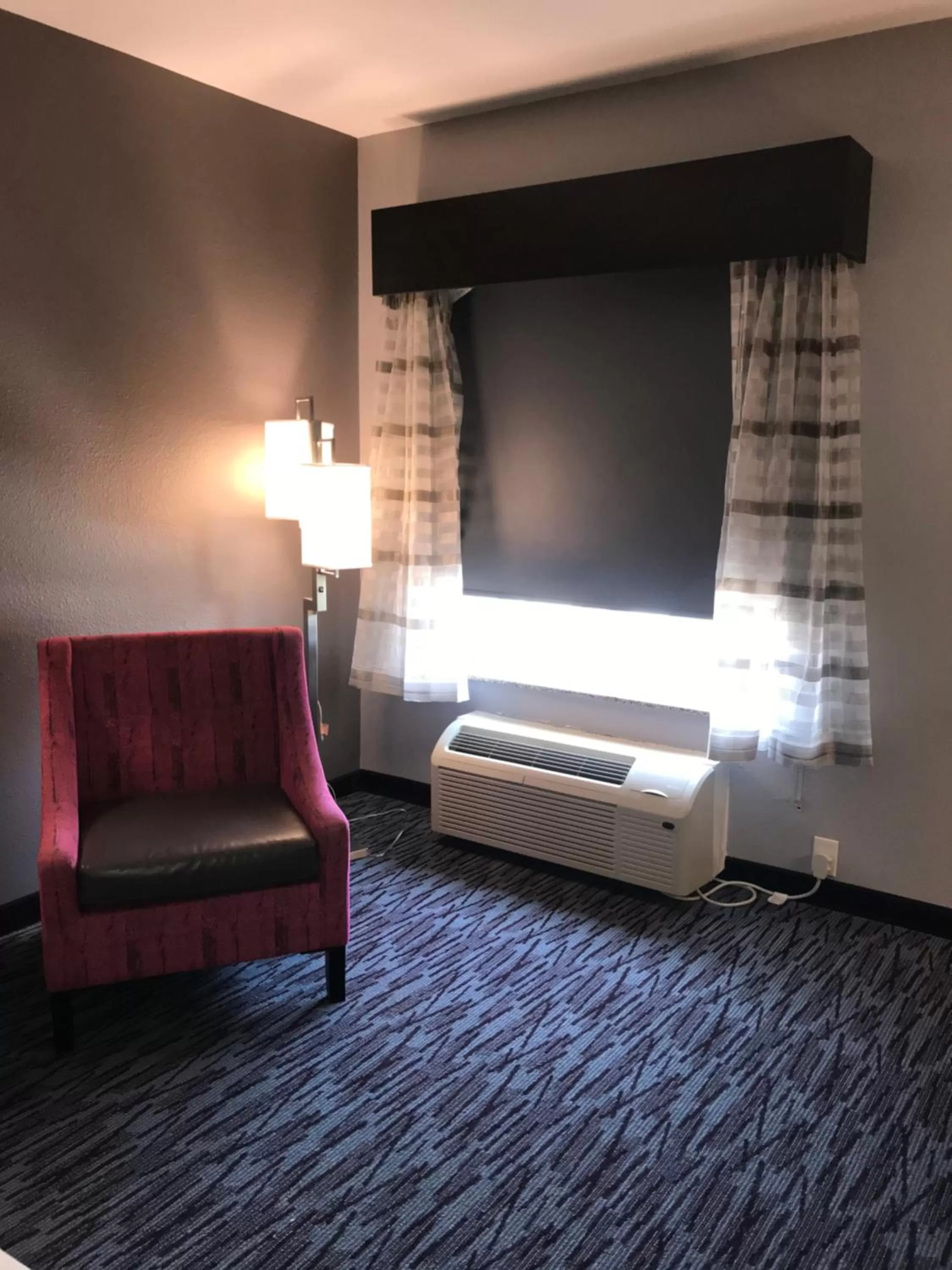 Seating area, Bed in La Quinta by Wyndham Abilene Mall