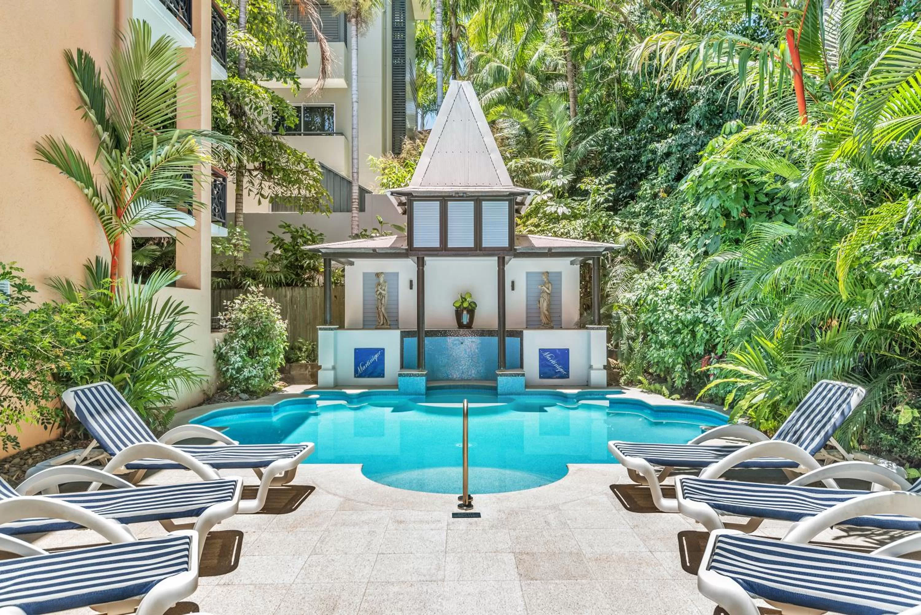 Property building in Martinique On Macrossan