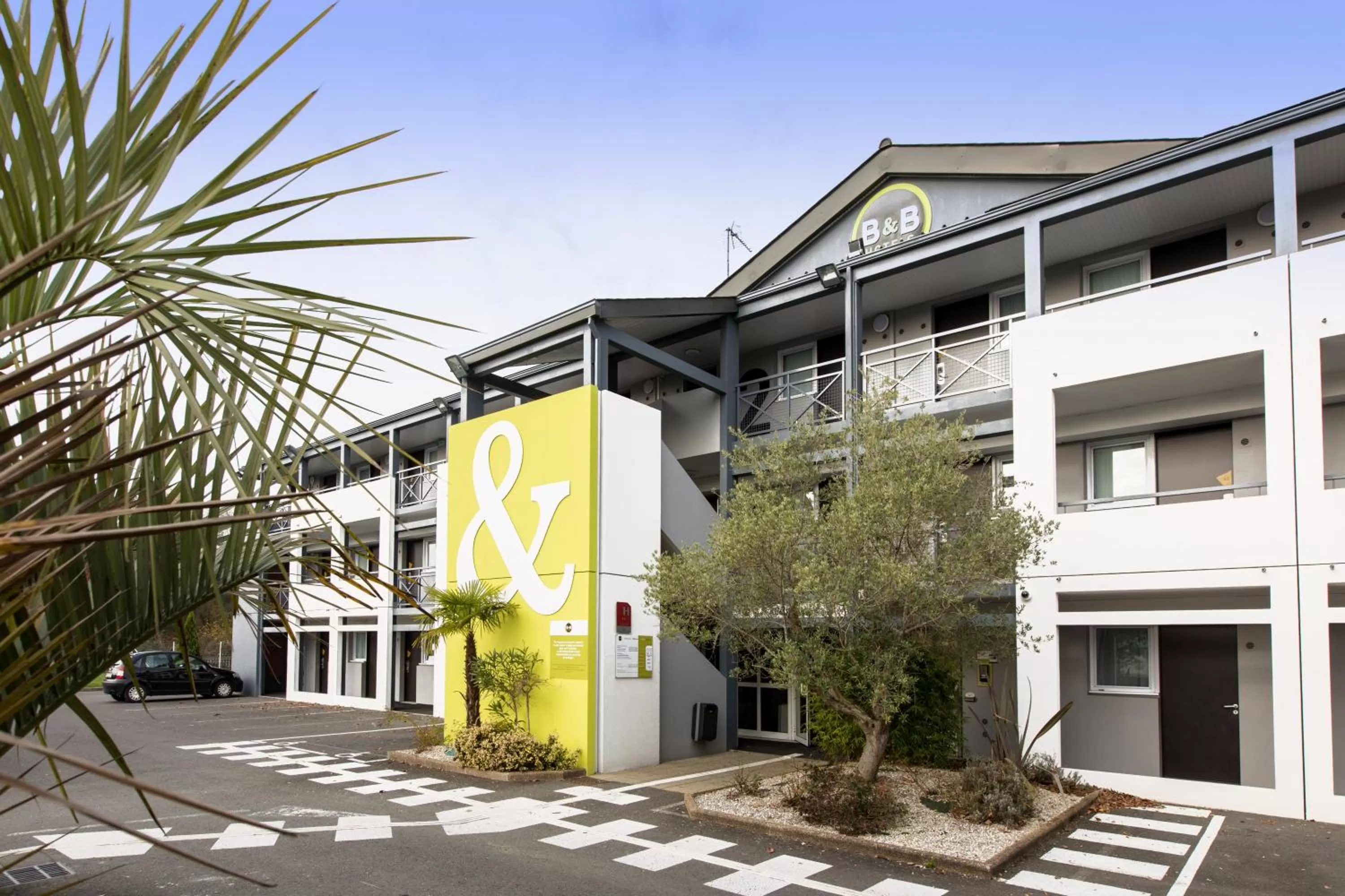 Facade/entrance in B&B HOTEL Rennes Nord St Grégoire