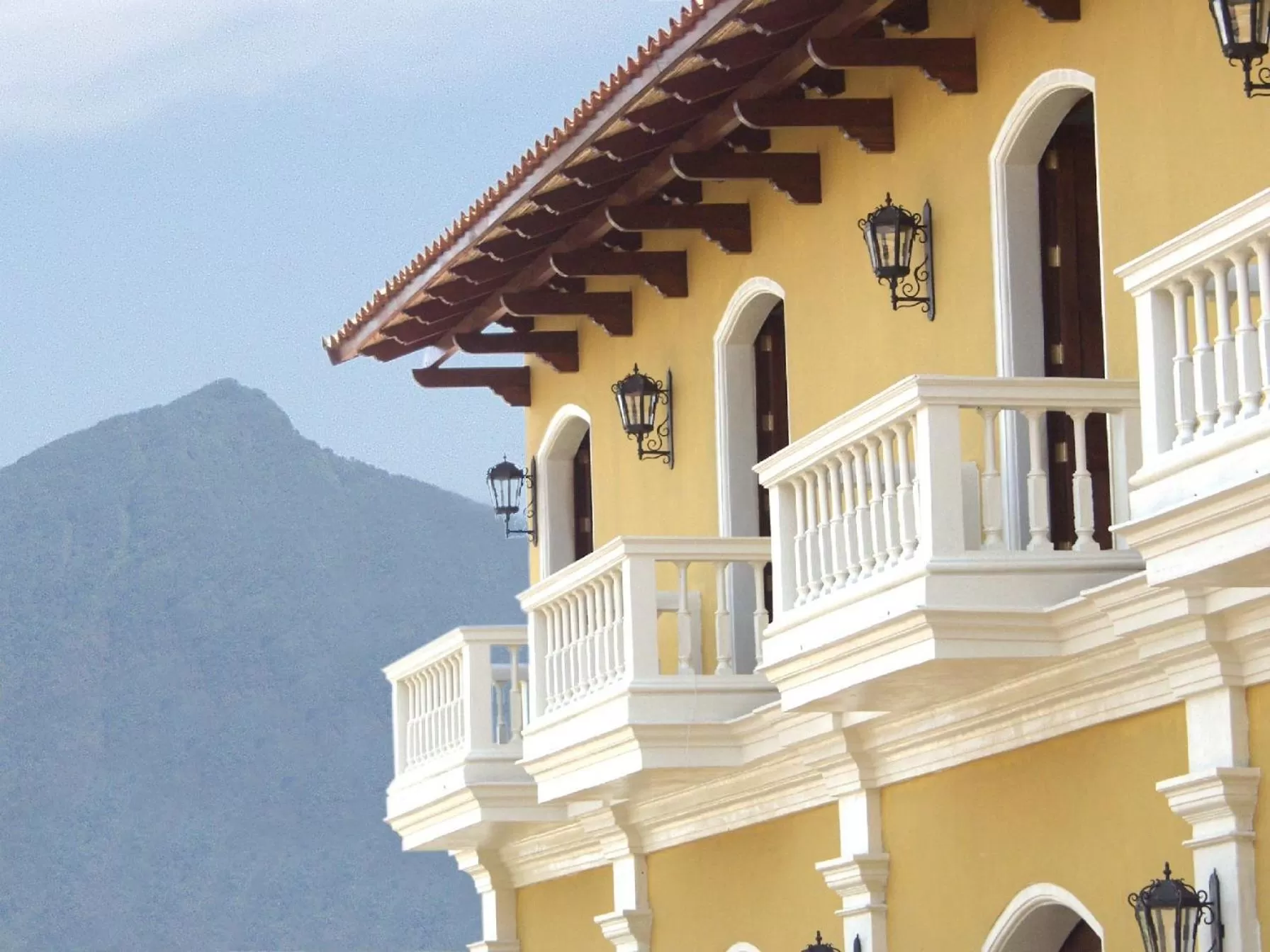 Property building in Hotel & Restaurante La Gran Francia