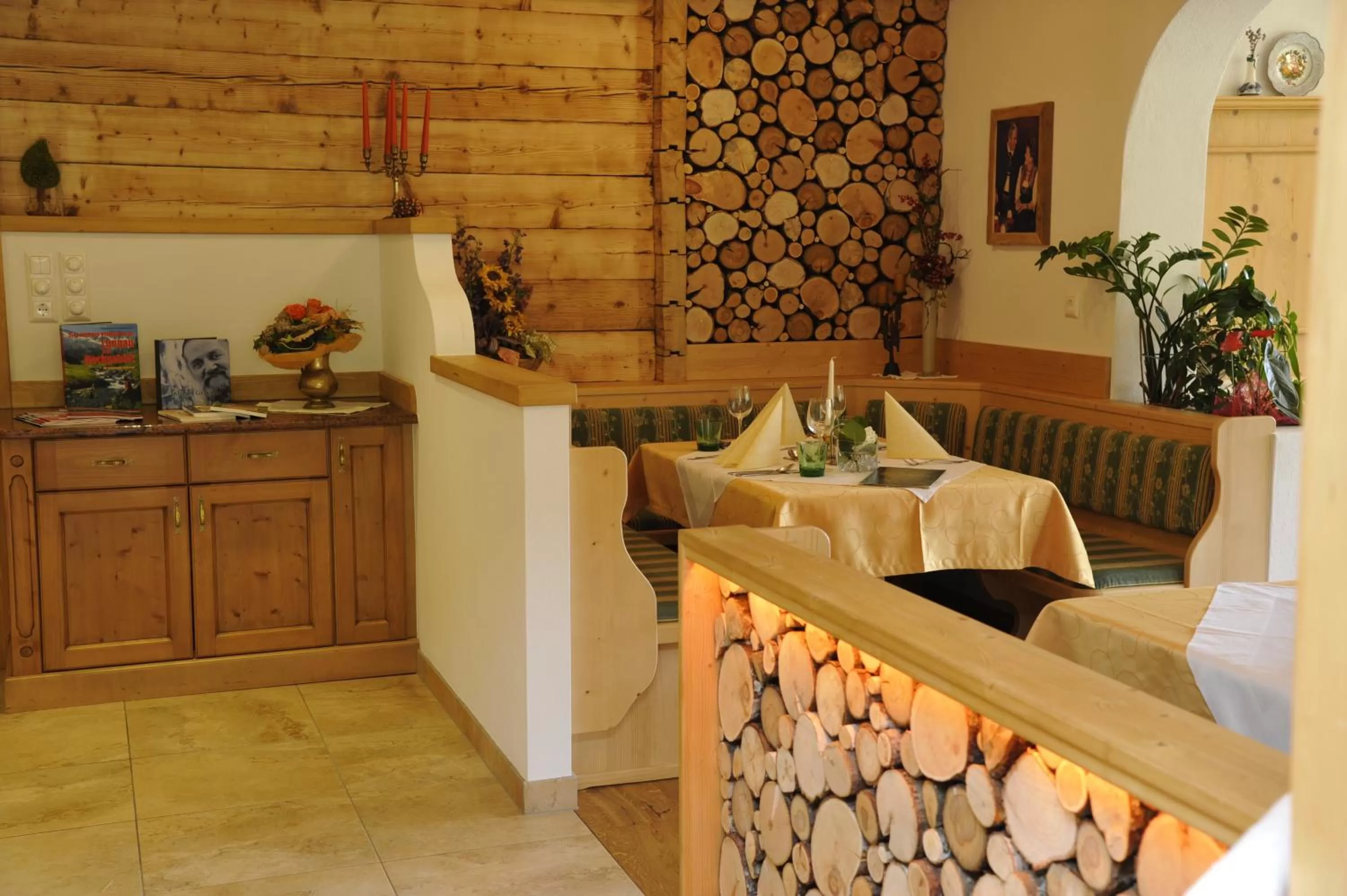 Restaurant/Places to Eat in Hotel Häuserl im Wald