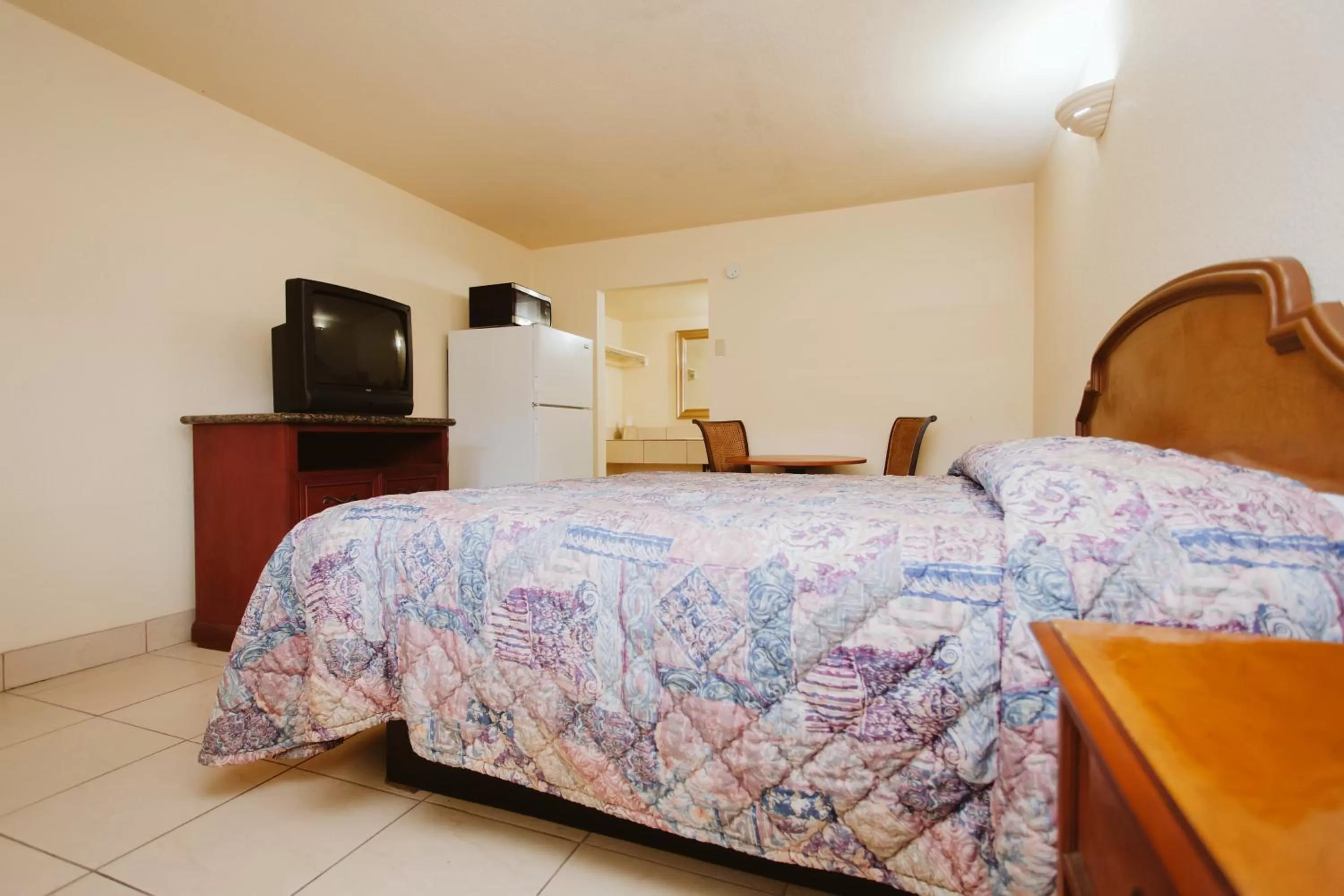 View (from property/room), Bed in Space City Inn