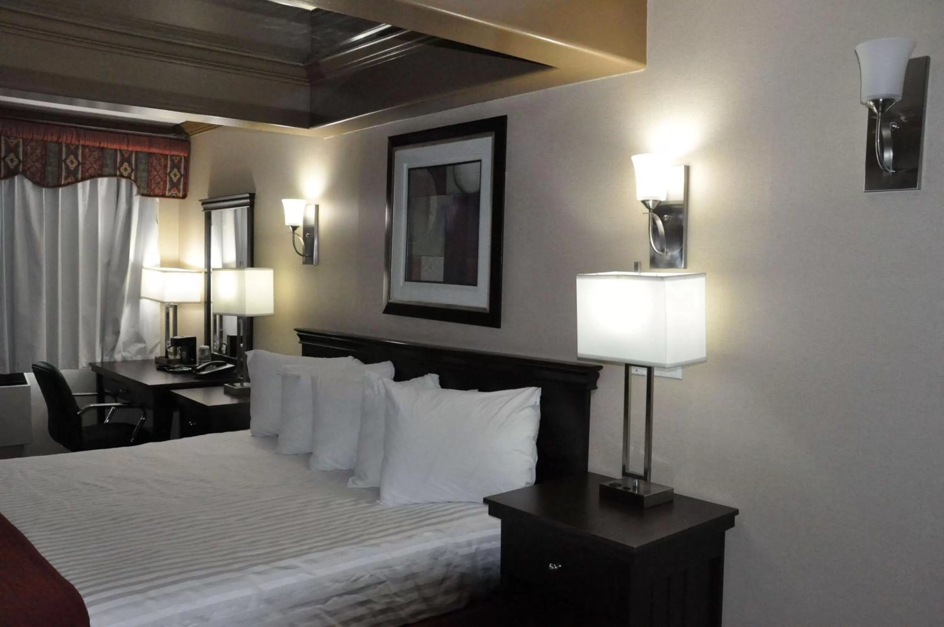 Photo of the whole room, Bed in Ramada by Wyndham Abbotsford