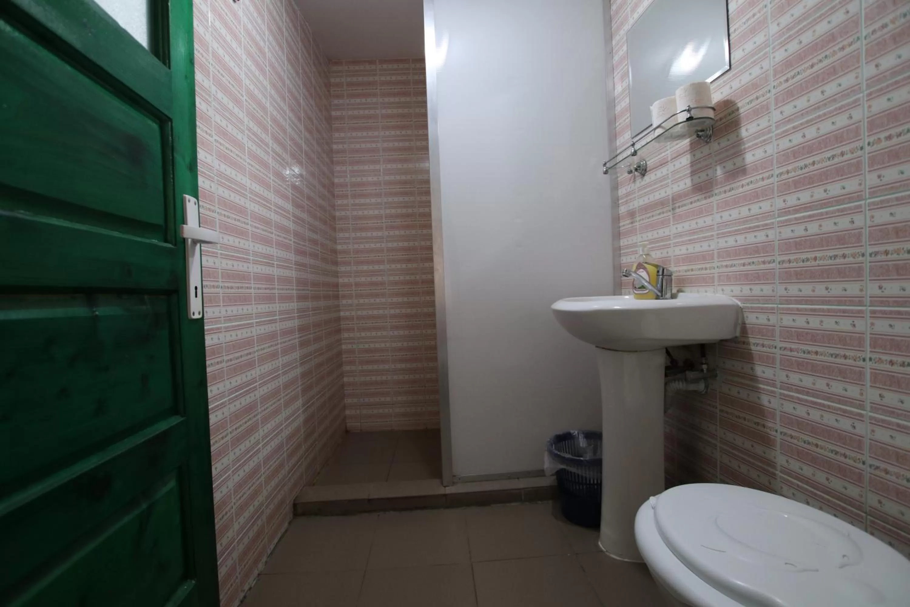 Bathroom in B&B Duo Caffe Baneasa