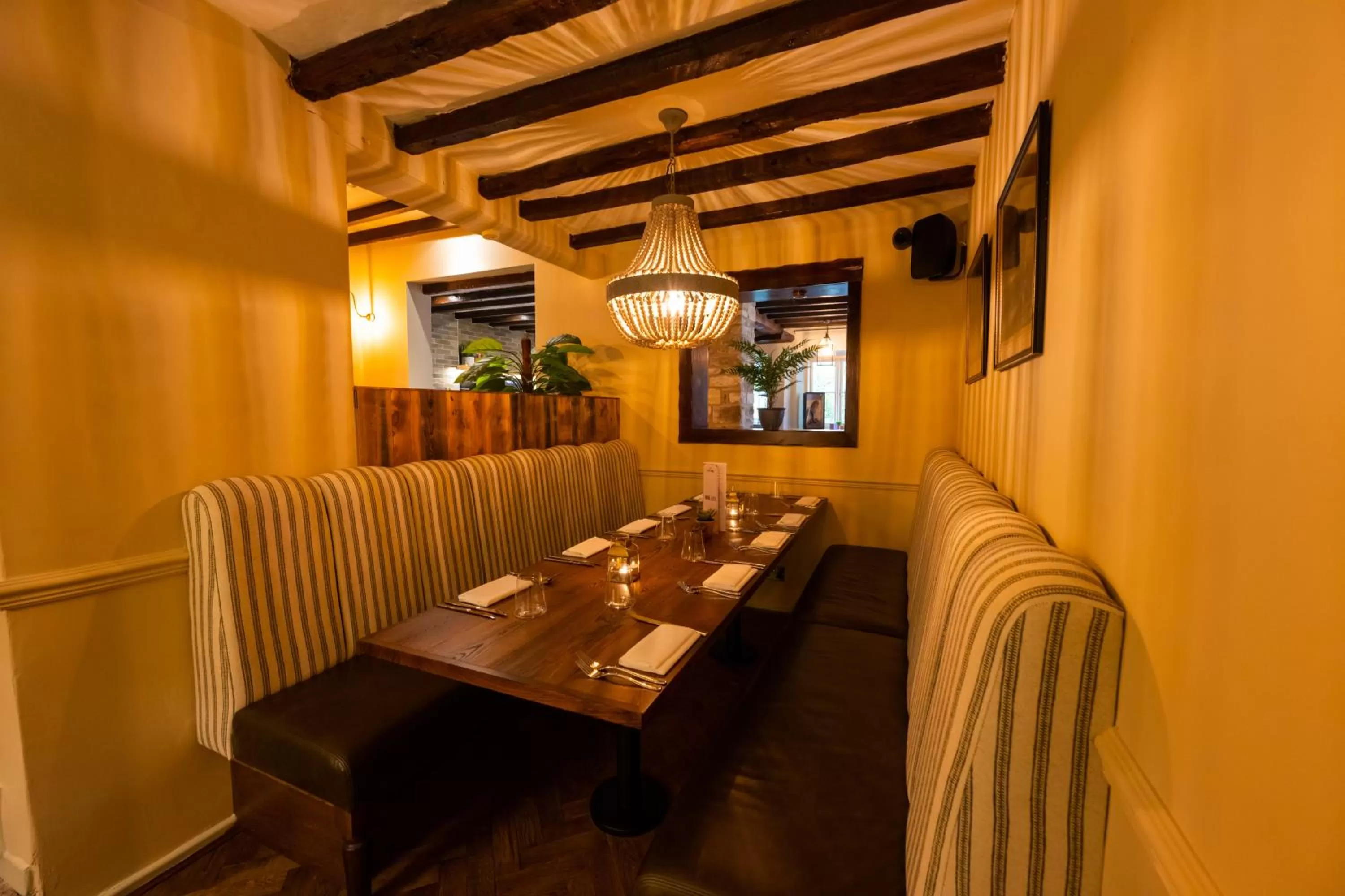 Restaurant/places to eat in Eliot Arms