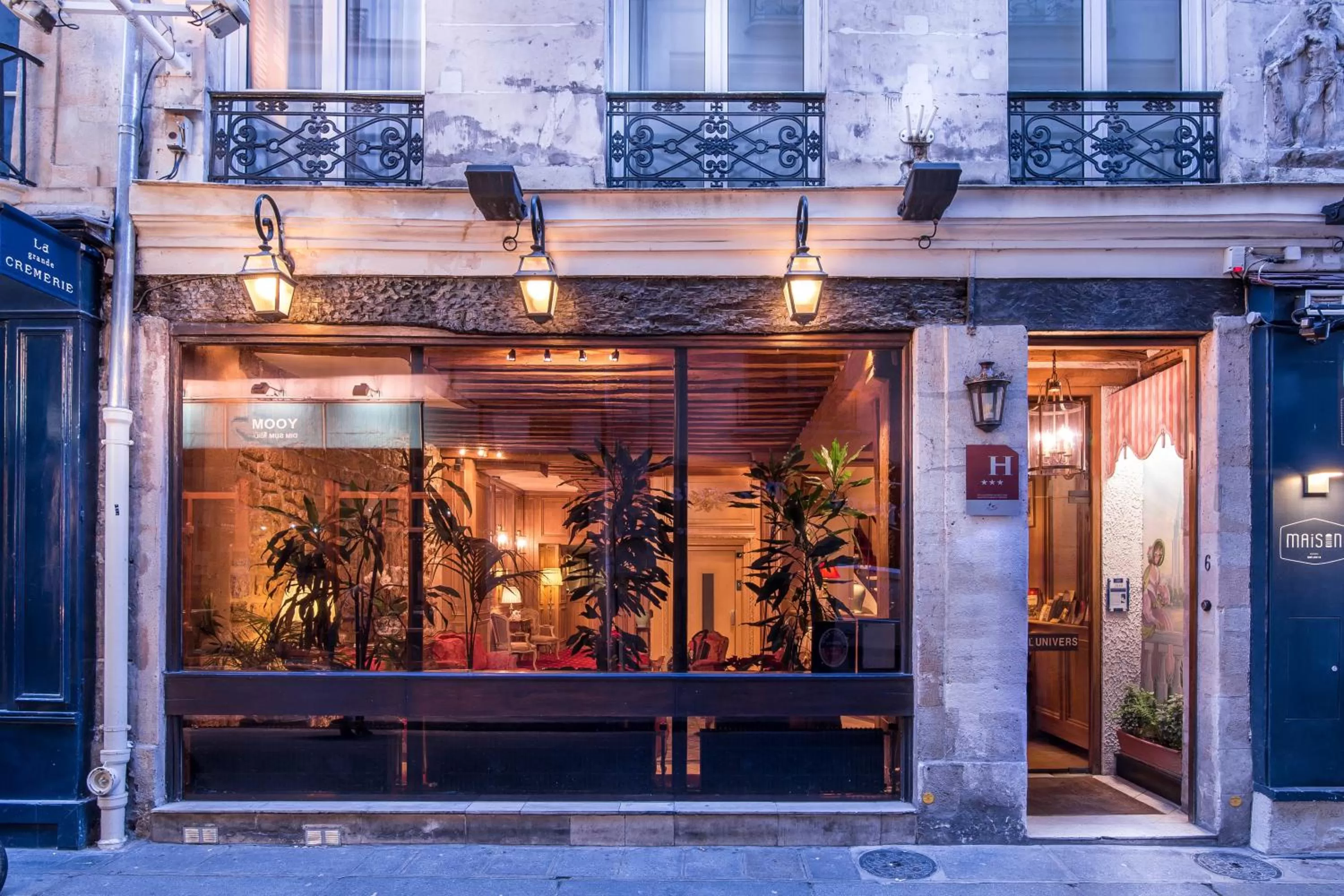 Facade/entrance in Grand Hôtel de L'Univers Saint-Germain