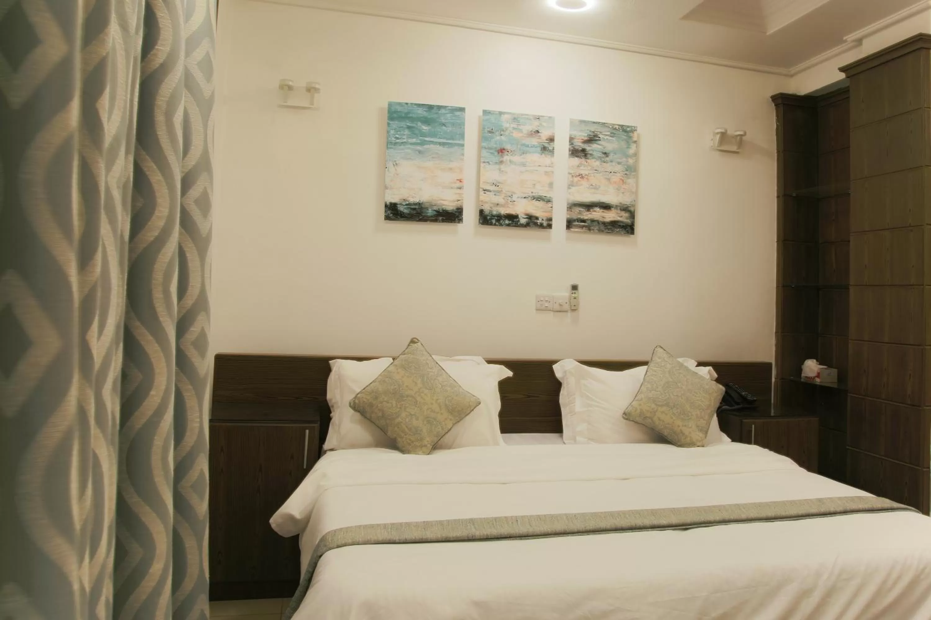 Bed in Sleep Inn Hotel - City Centre