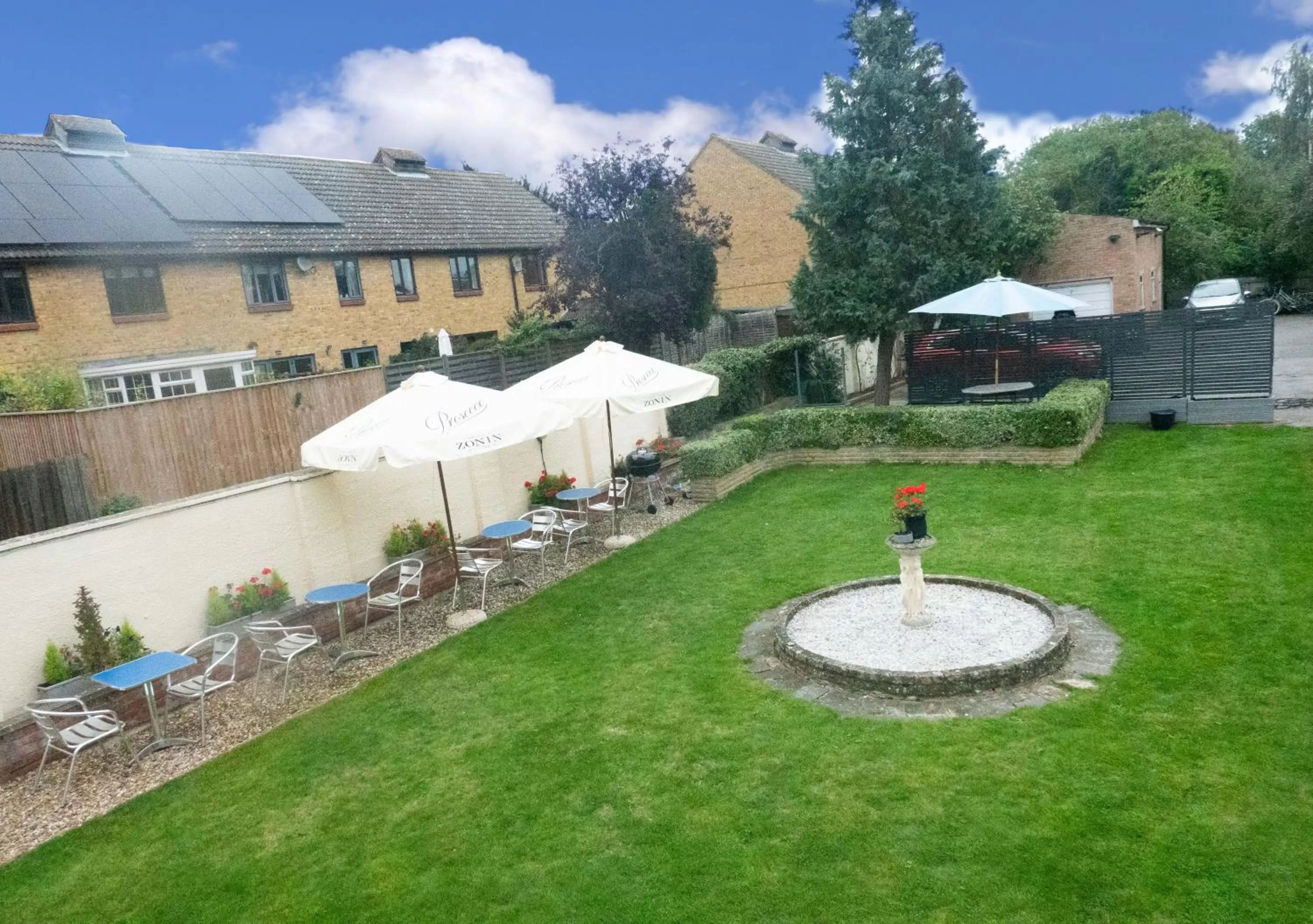 Garden in Crystal Hotel & Savour