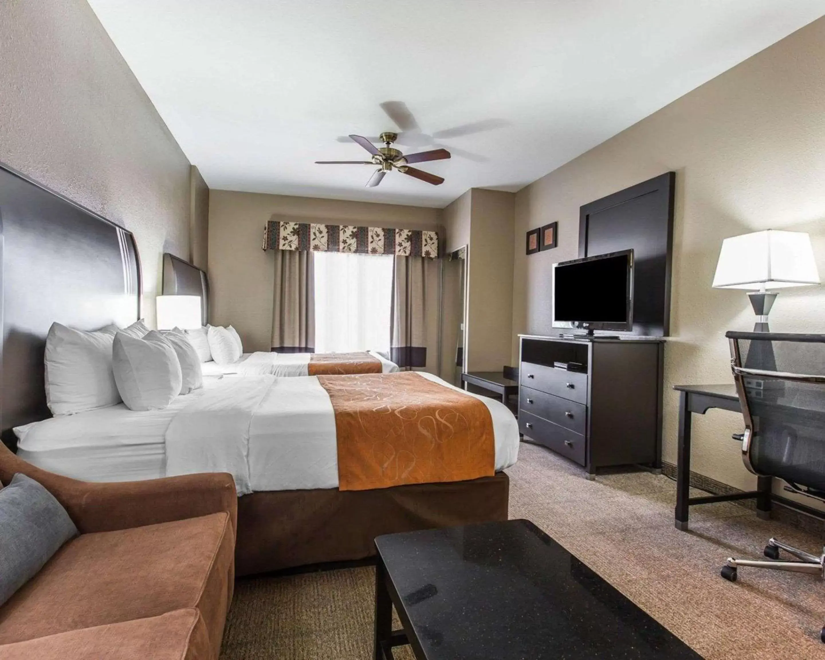 Suite with Two Queen Beds - Accessible/Non-Smoking in Comfort Suites Bakersfield Suite with Two Queen Beds - Accessible/Non-Smoking in Comfort Suites Bakersfield