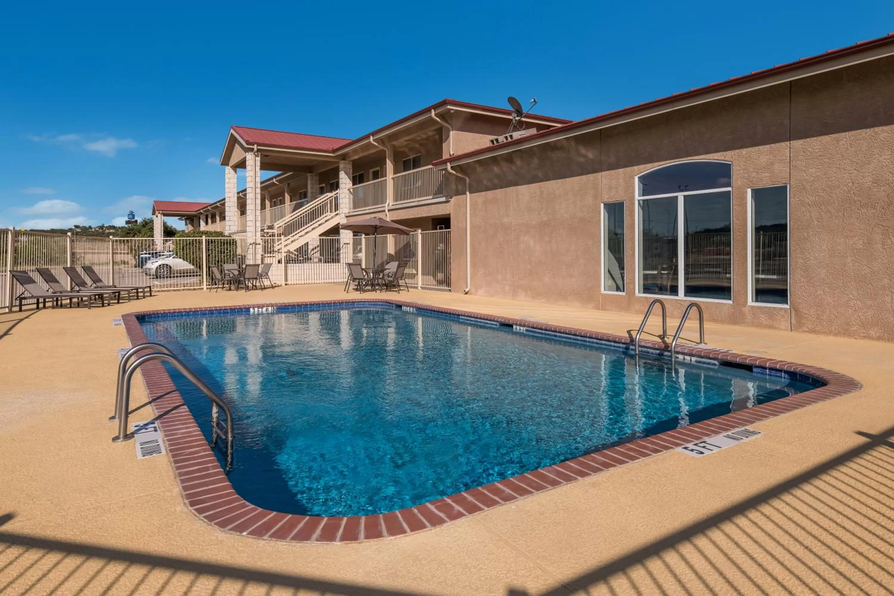 Swimming pool in Quality Inn