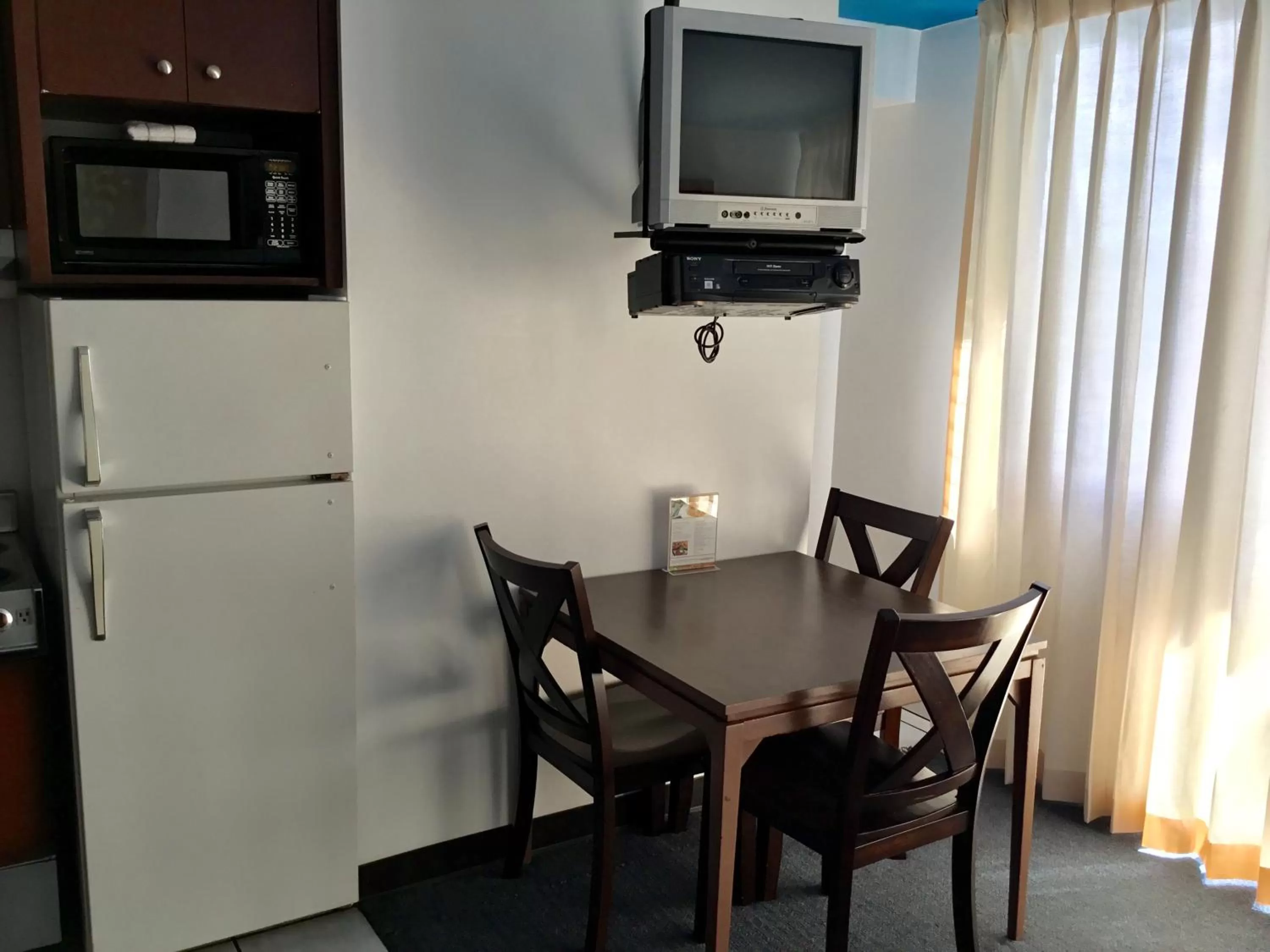 TV and multimedia in Holiday Surf Hotel (with full kitchen)