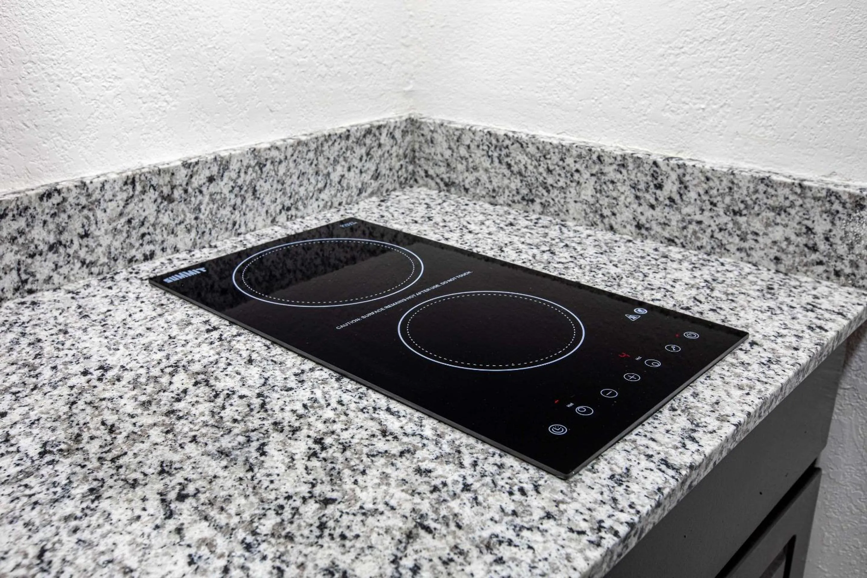 Kitchen or kitchenette in Suburban Studios Spartanburg - I-26