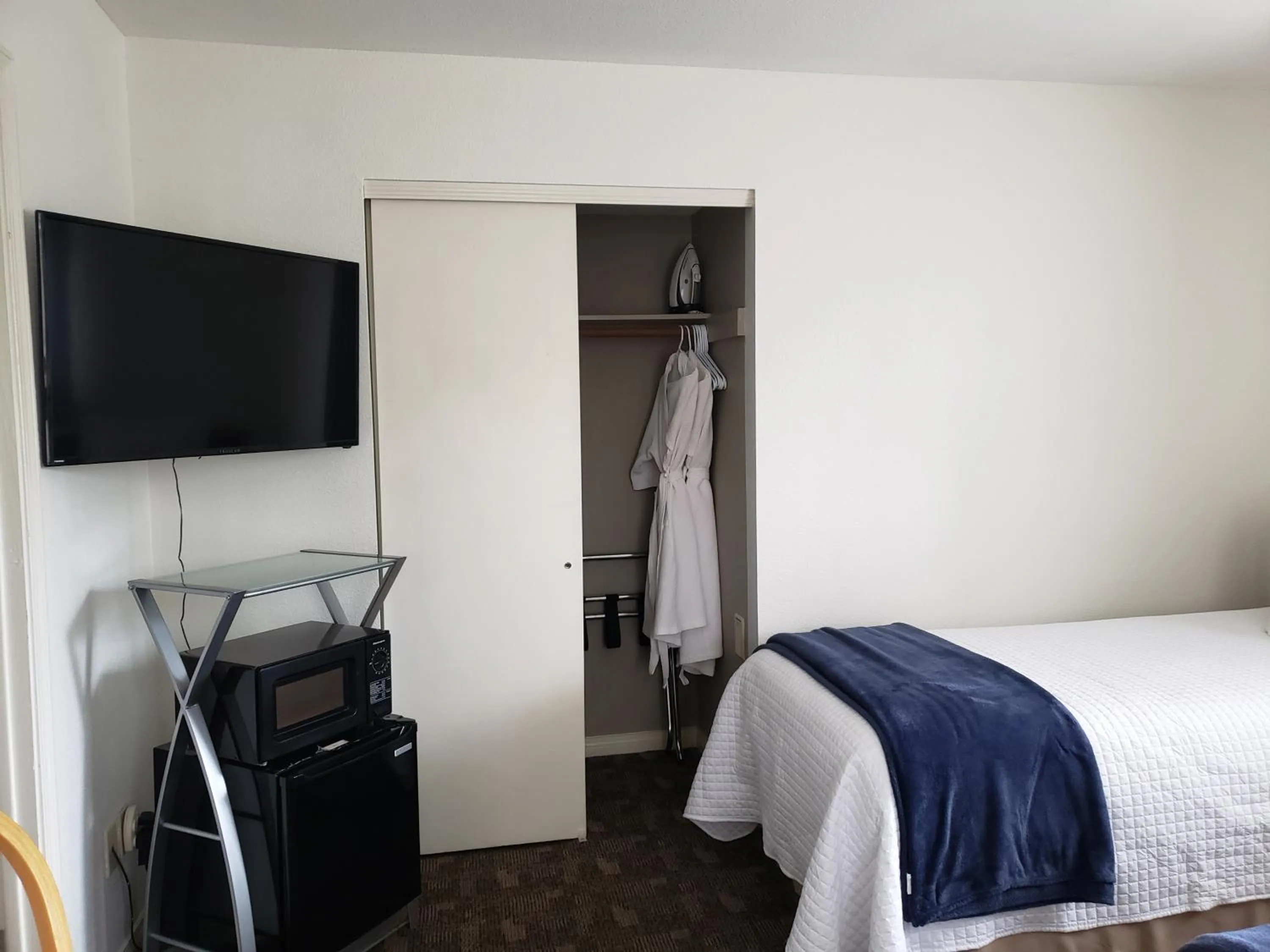 Bed in Baby Quail Inn