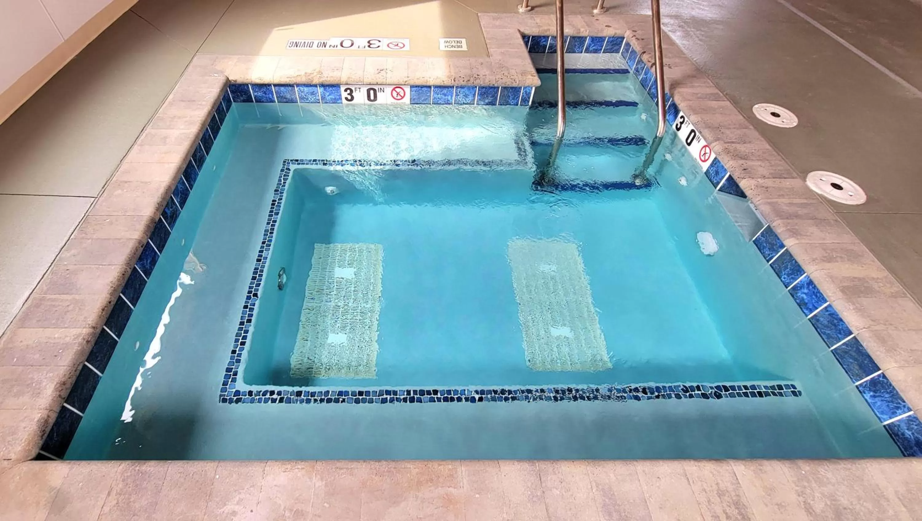 Swimming pool in Jasper Ridge Inn Ishpeming